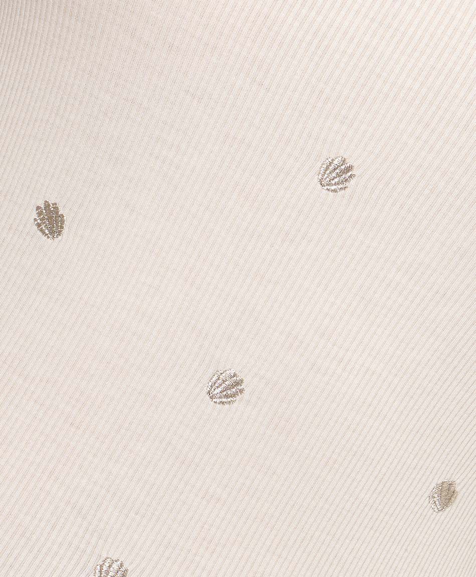 Polera mujer conchitas bordadas