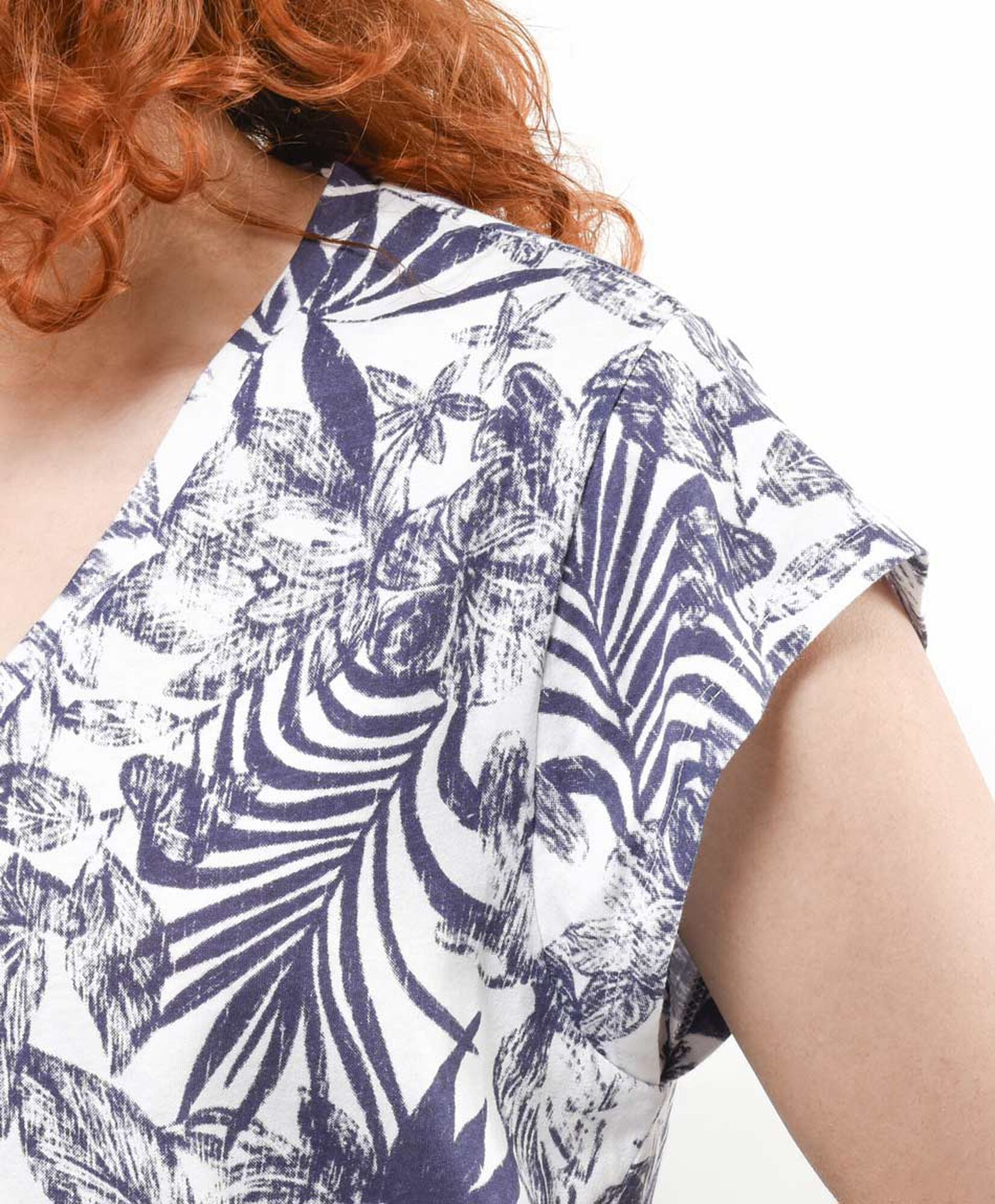 Polera mujer print hojas Polera mujer print hojas