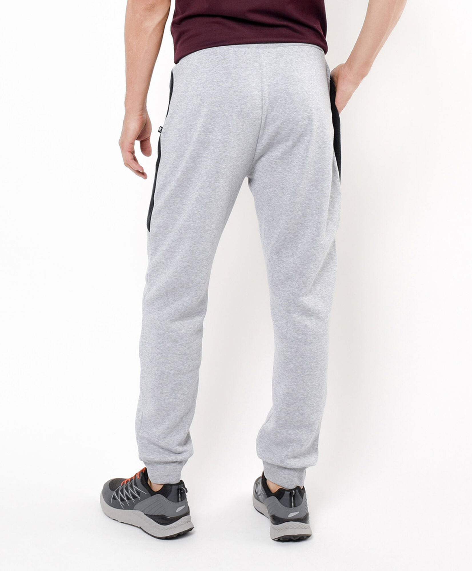 Pantalón deportivo hombre gris línea Pantalón deportivo hombre gris línea