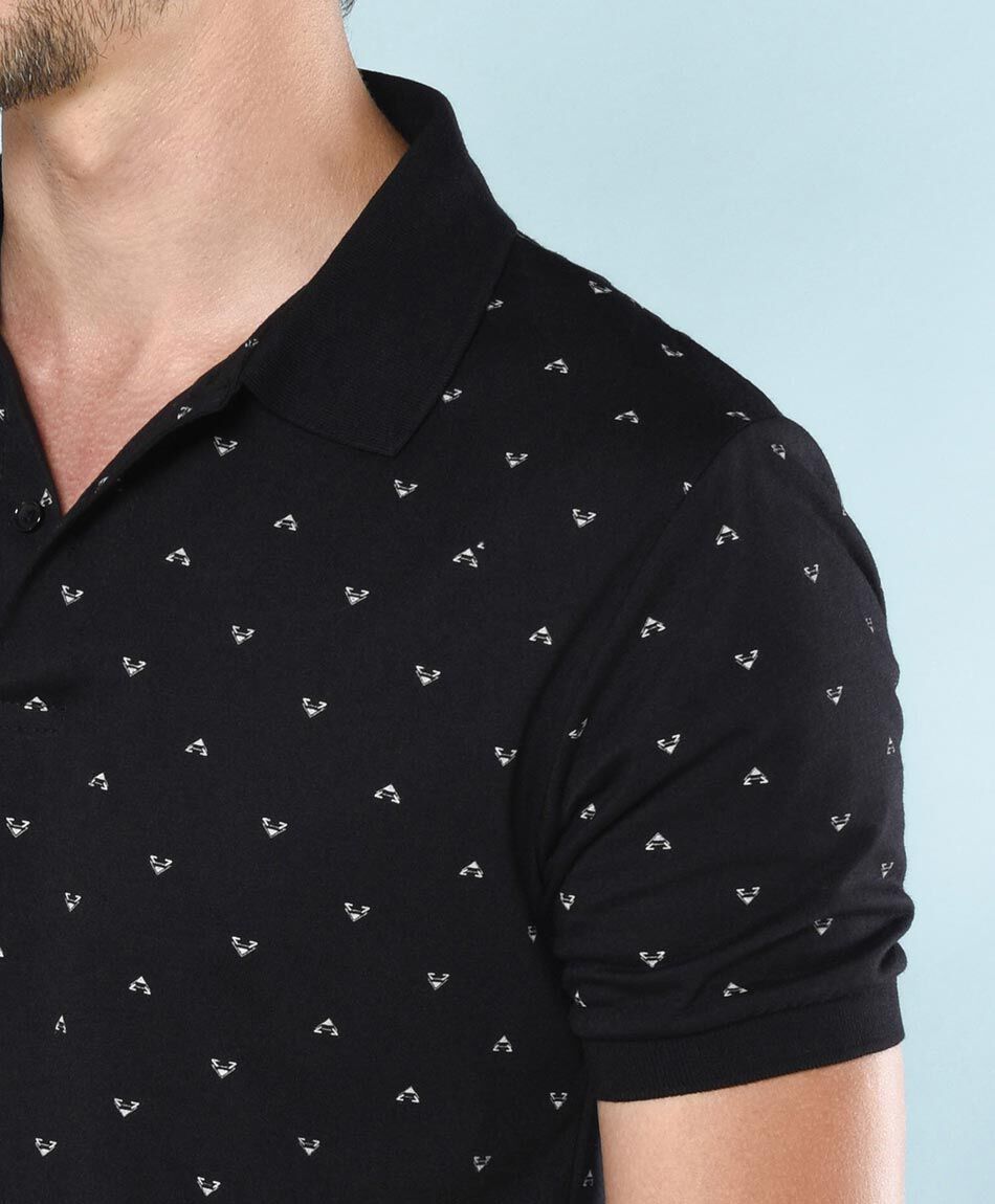 Polera hombre piqu&eacute; tri&aacute;ngulos