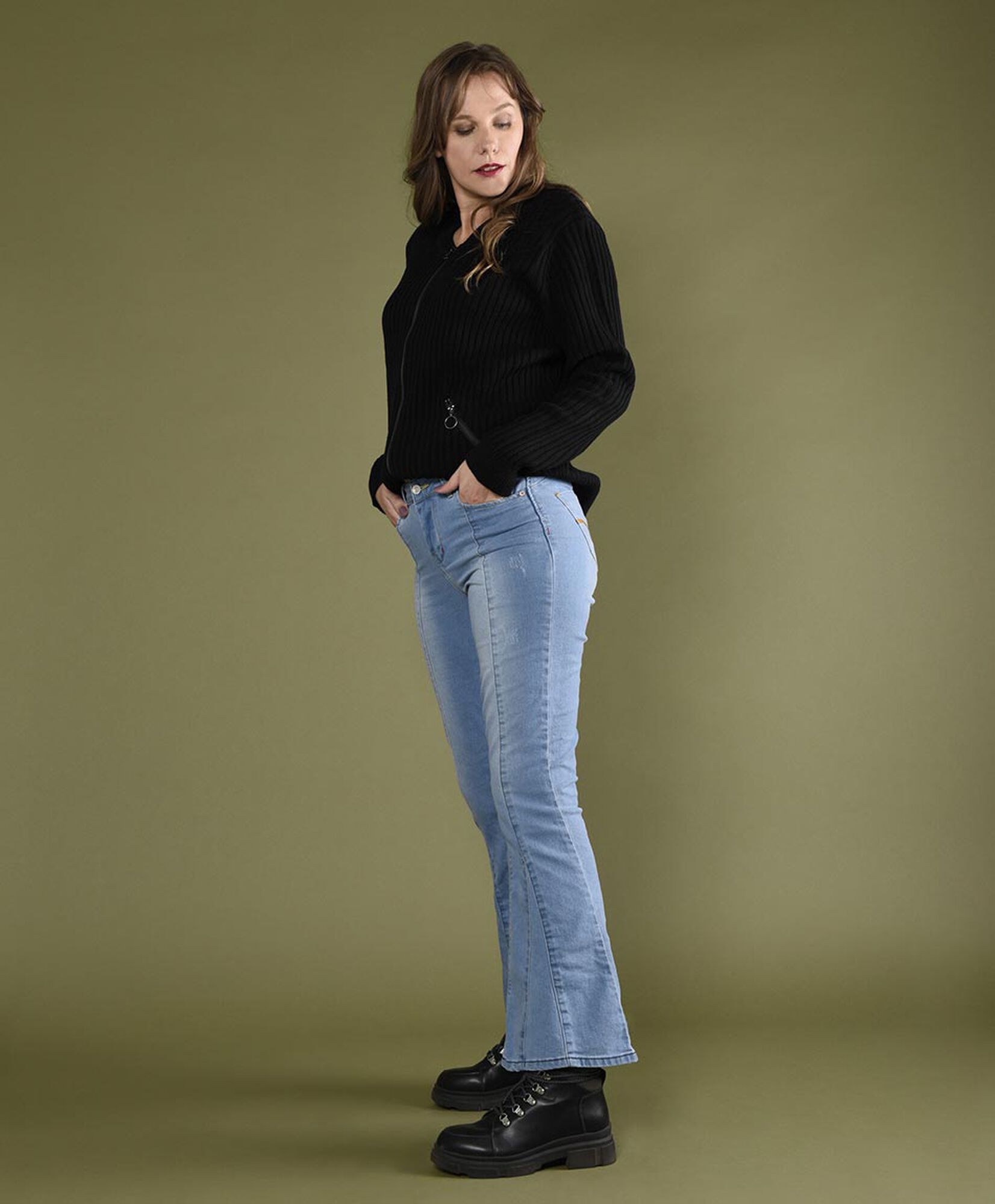 Jeans flare cortes Jeans flare cortes