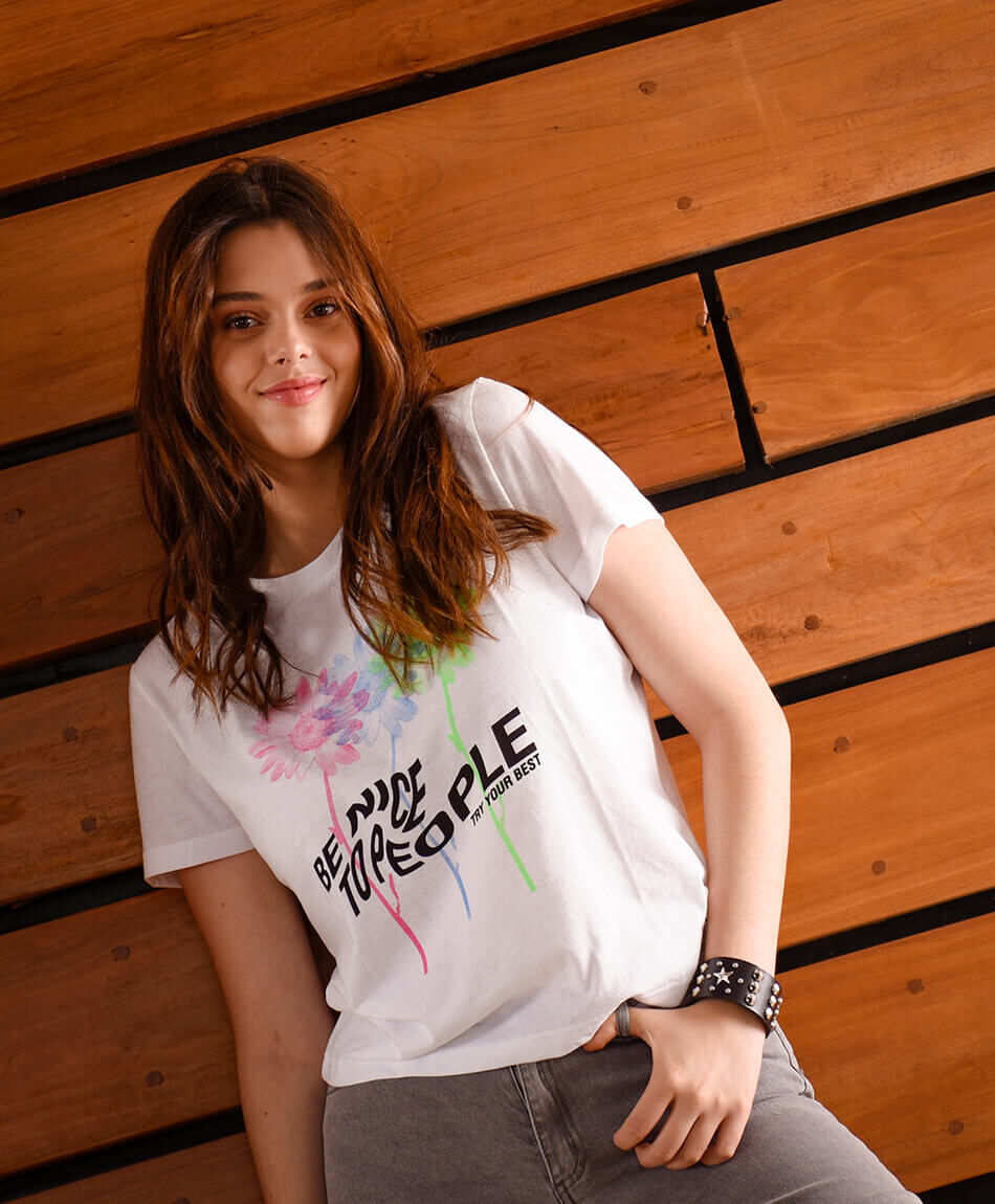 Polera manga corta cuello redondo