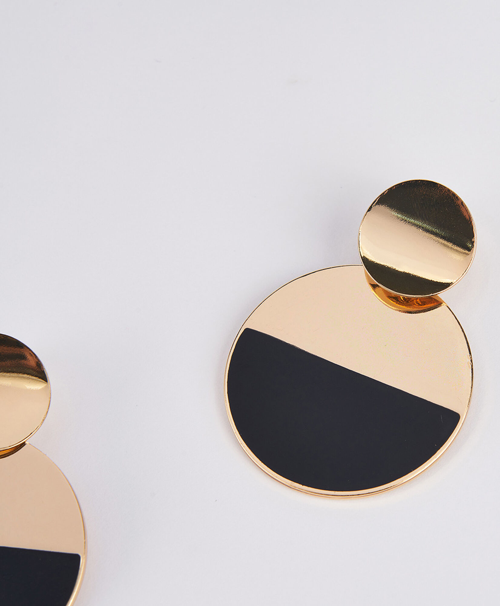 Aros mujer negro y dorado Aros mujer negro y dorado