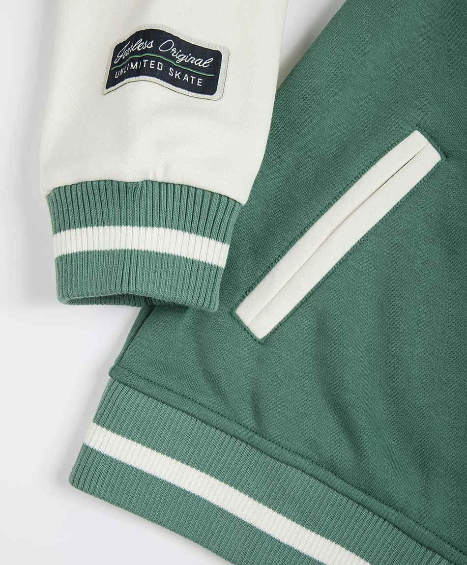 Chaqueta ni&ntilde;o estilo universitario