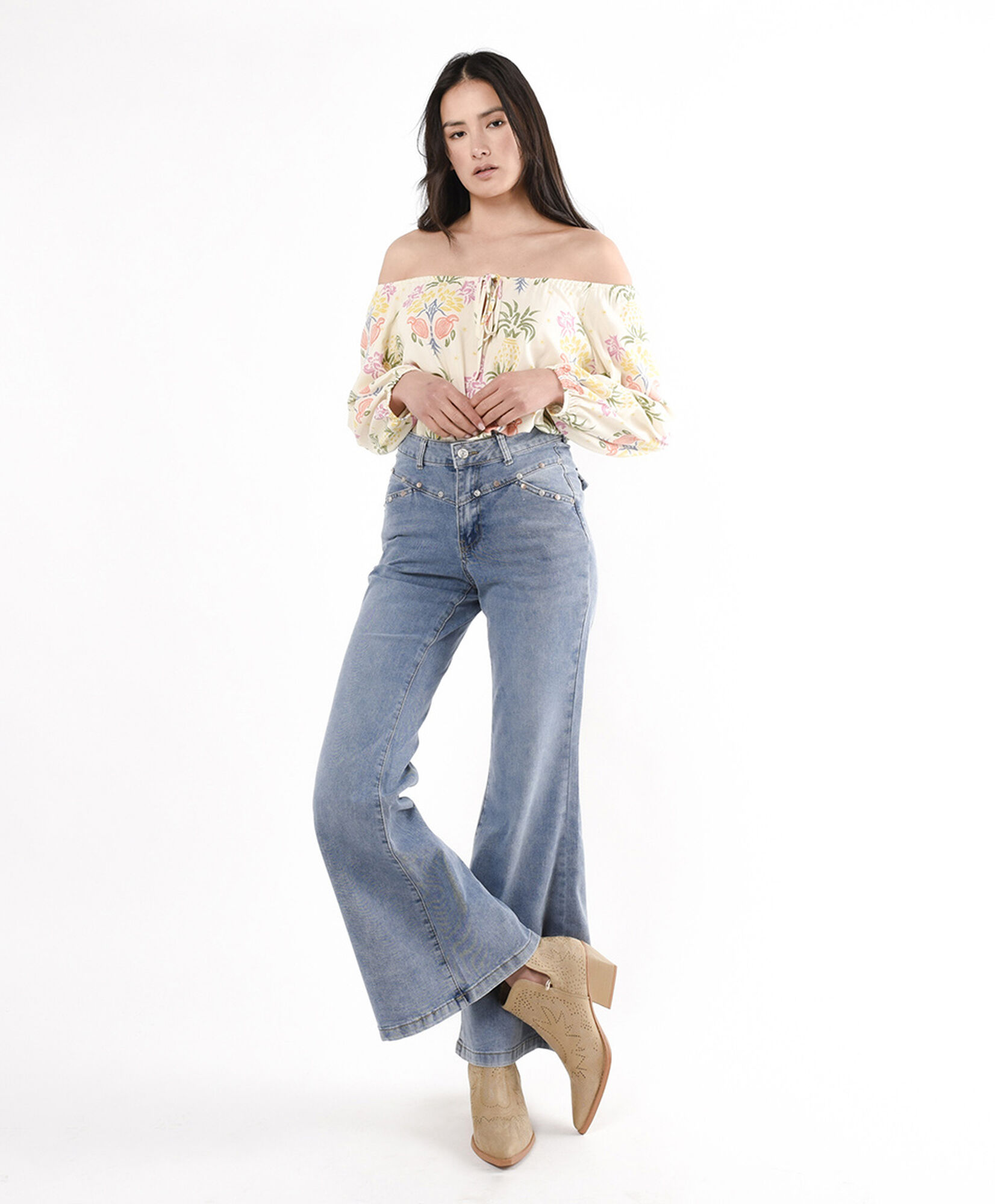 Jeans mujer tachas redondas flare Jeans mujer tachas redondas flare