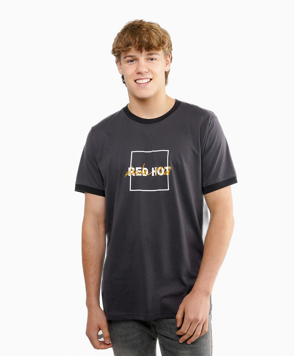 Polera hombre estampado red hot