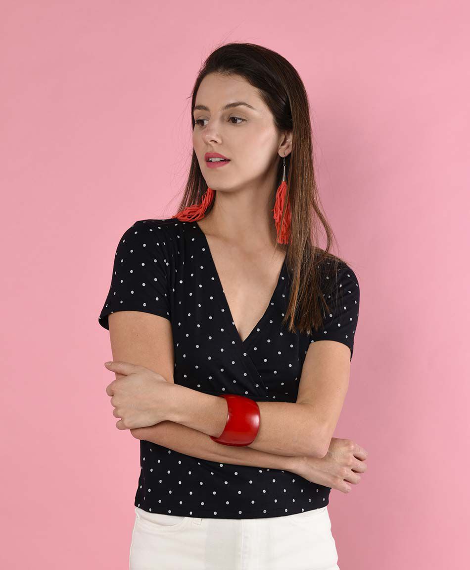 Polera manga corta cuello cruzado