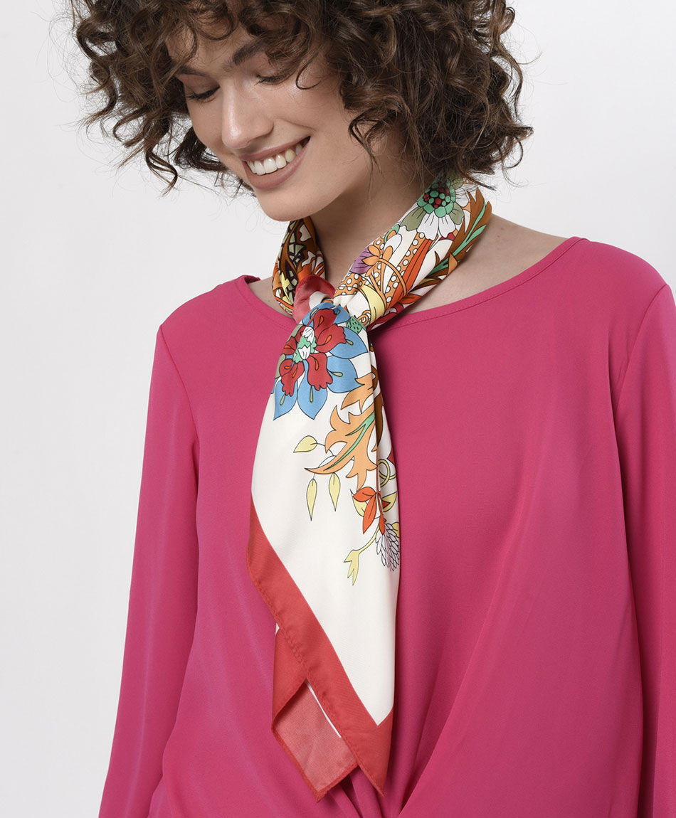 Pa&ntilde;uelo mujer floral