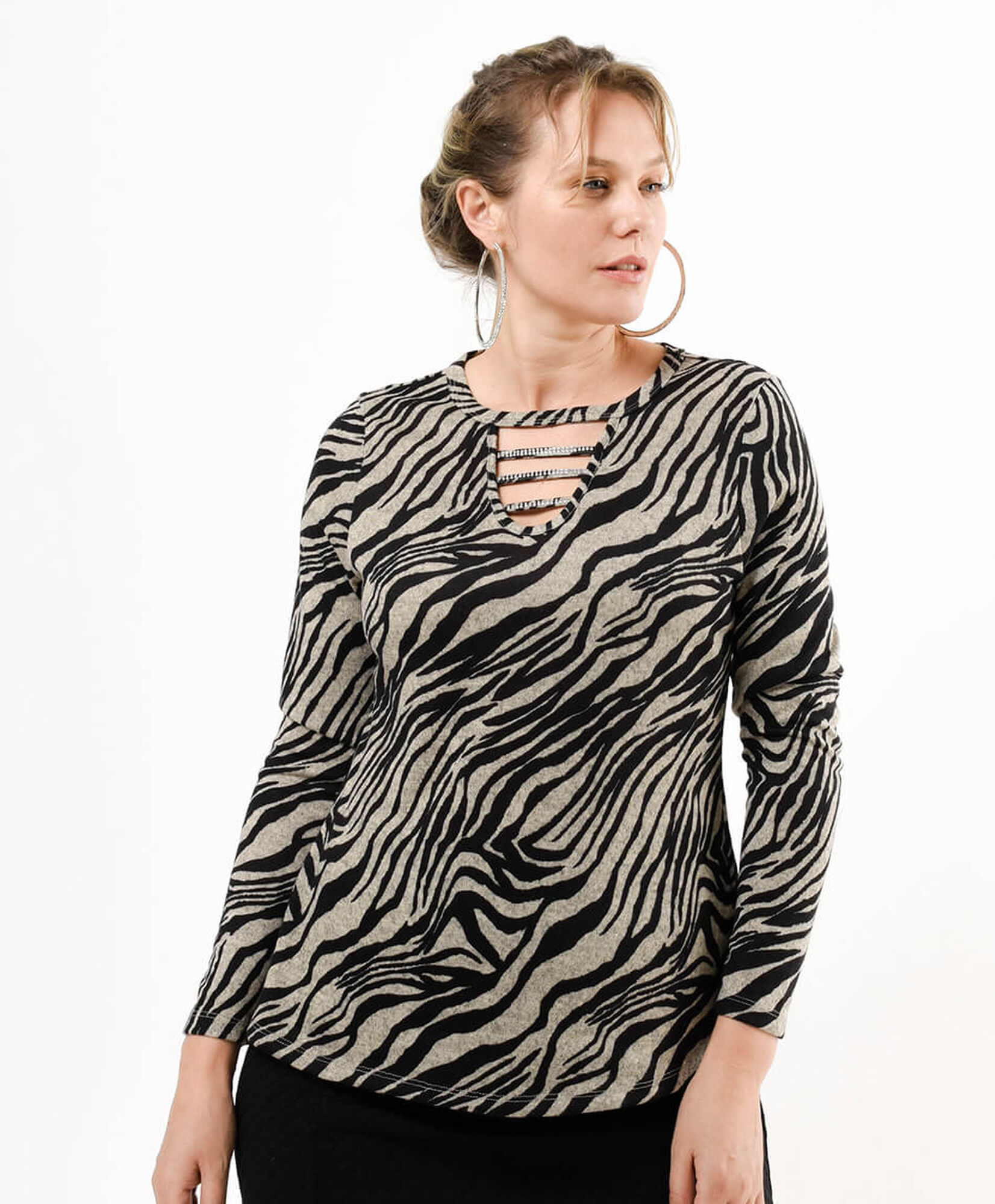 Polera mujer brillos en cuello Polera mujer brillos en cuello