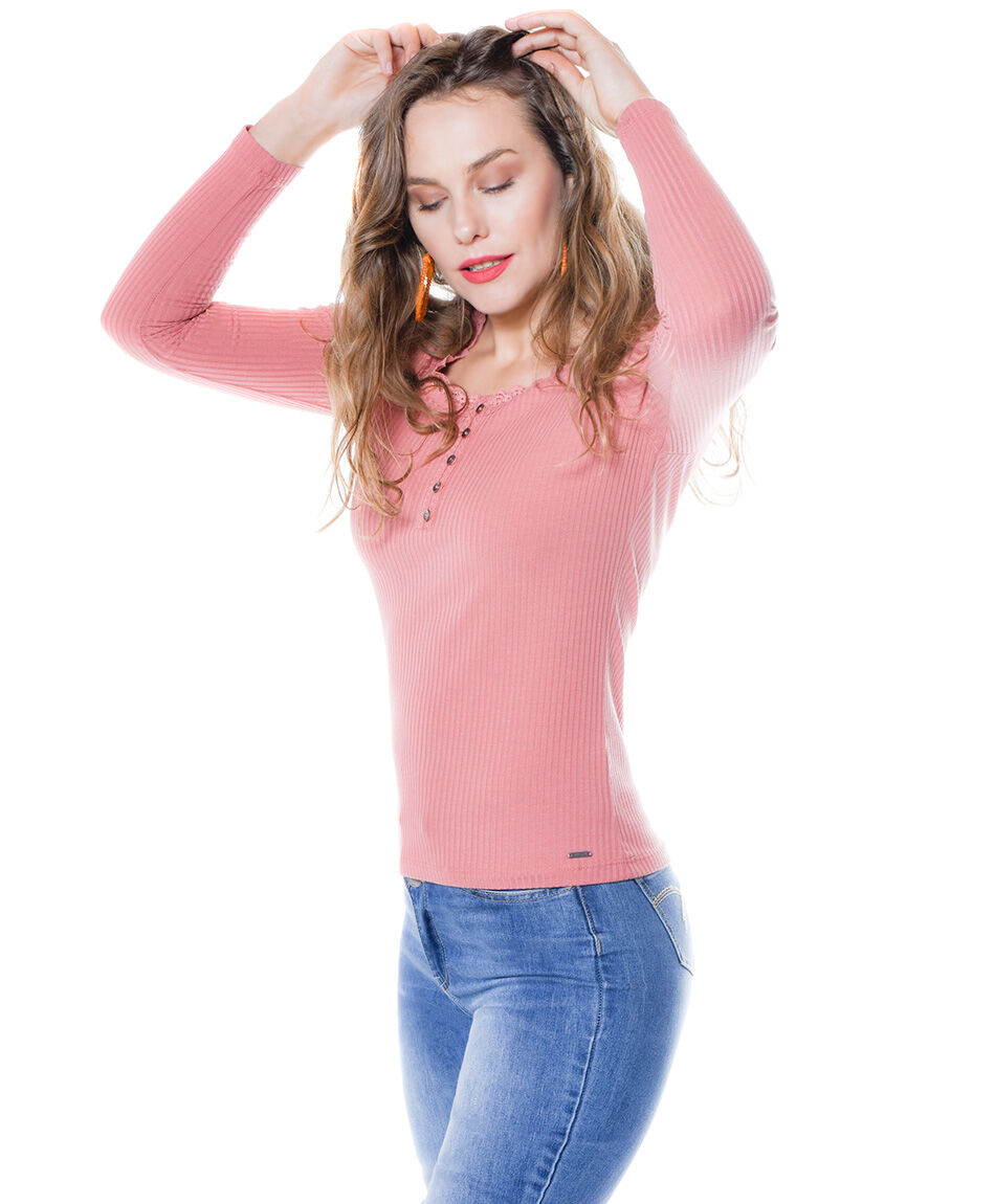 Polera botoncitos