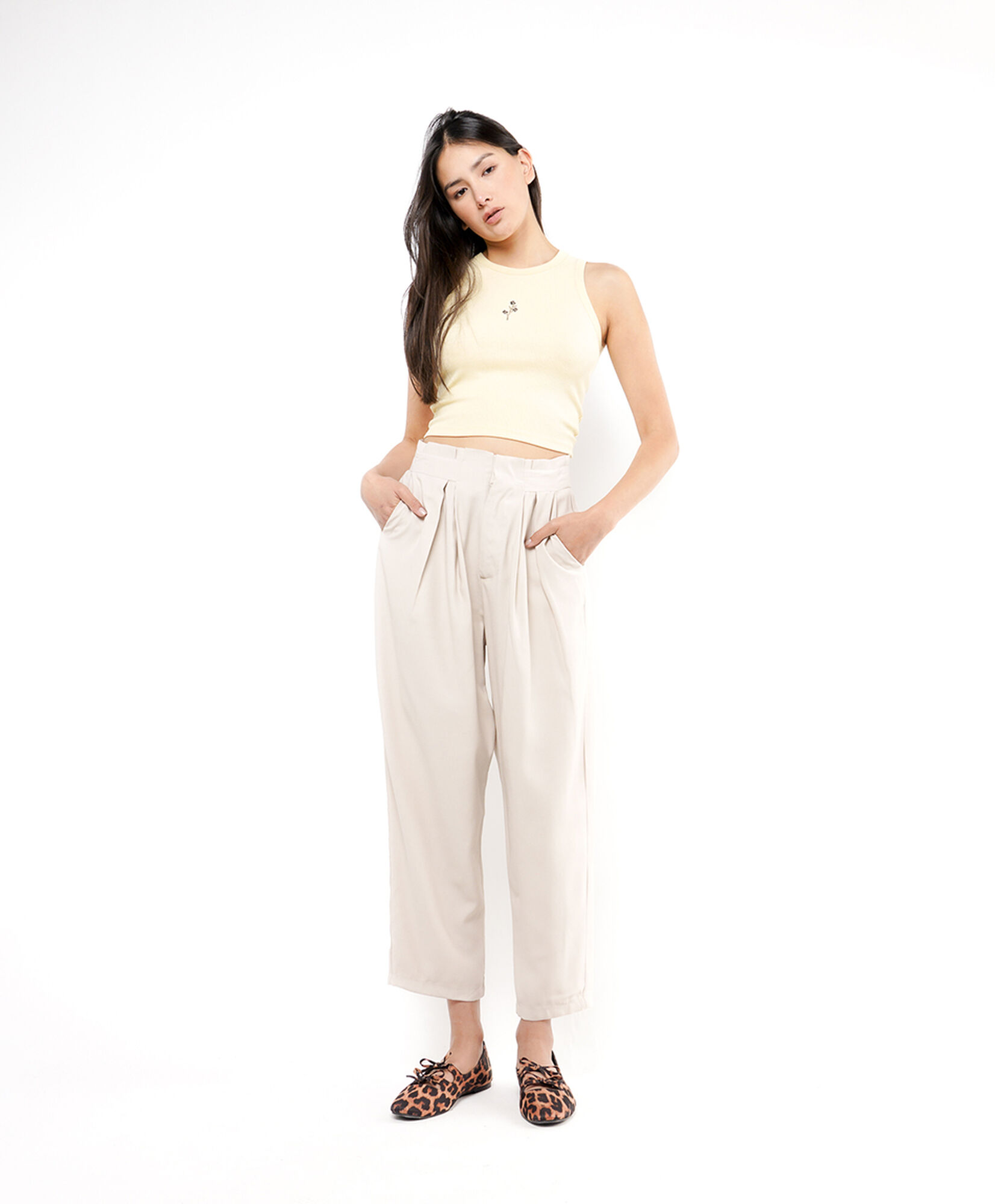 Pantalón mujer detalle pretina Pantalón mujer detalle pretina