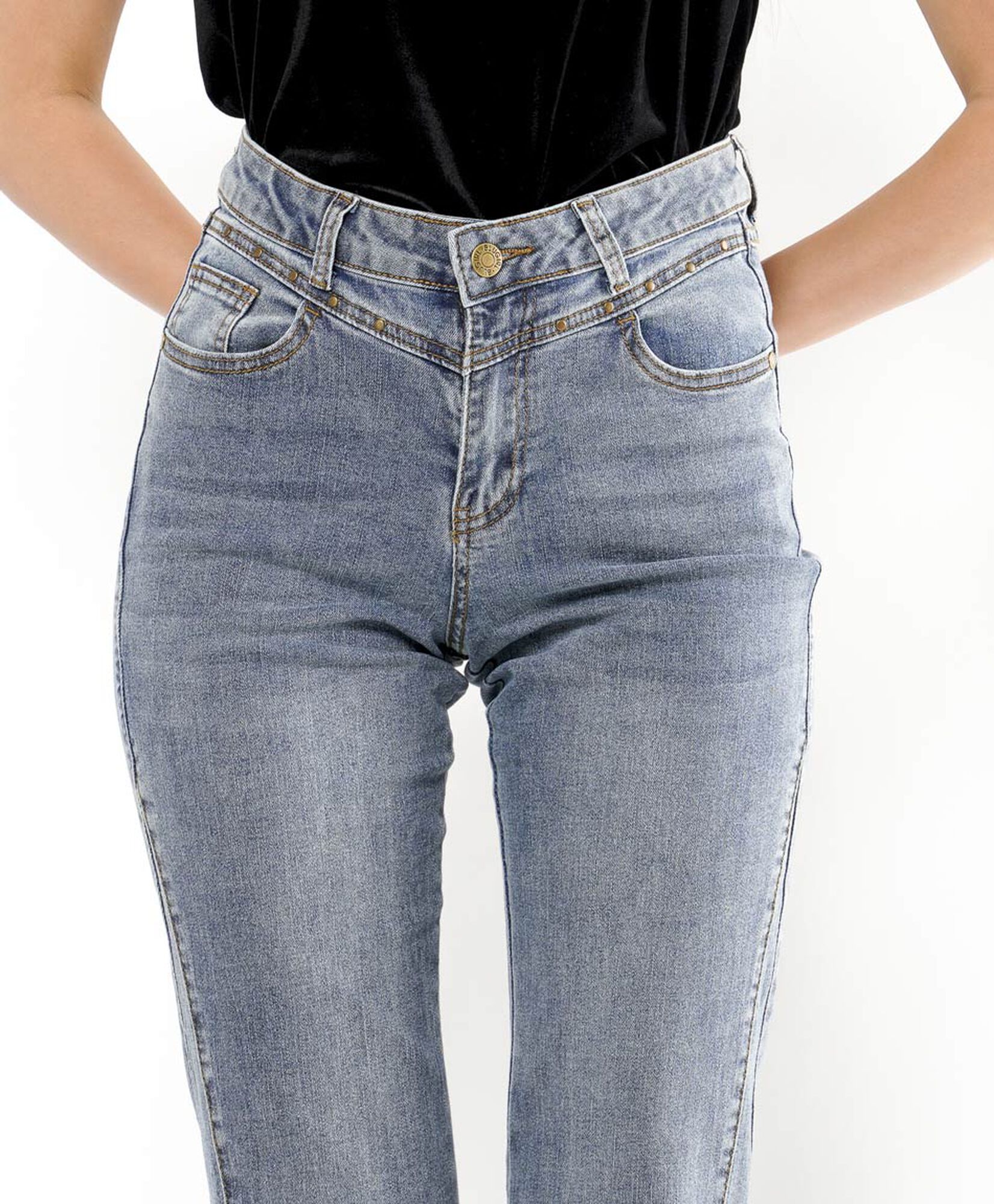 Jeans mujer tachas flare Jeans mujer tachas flare
