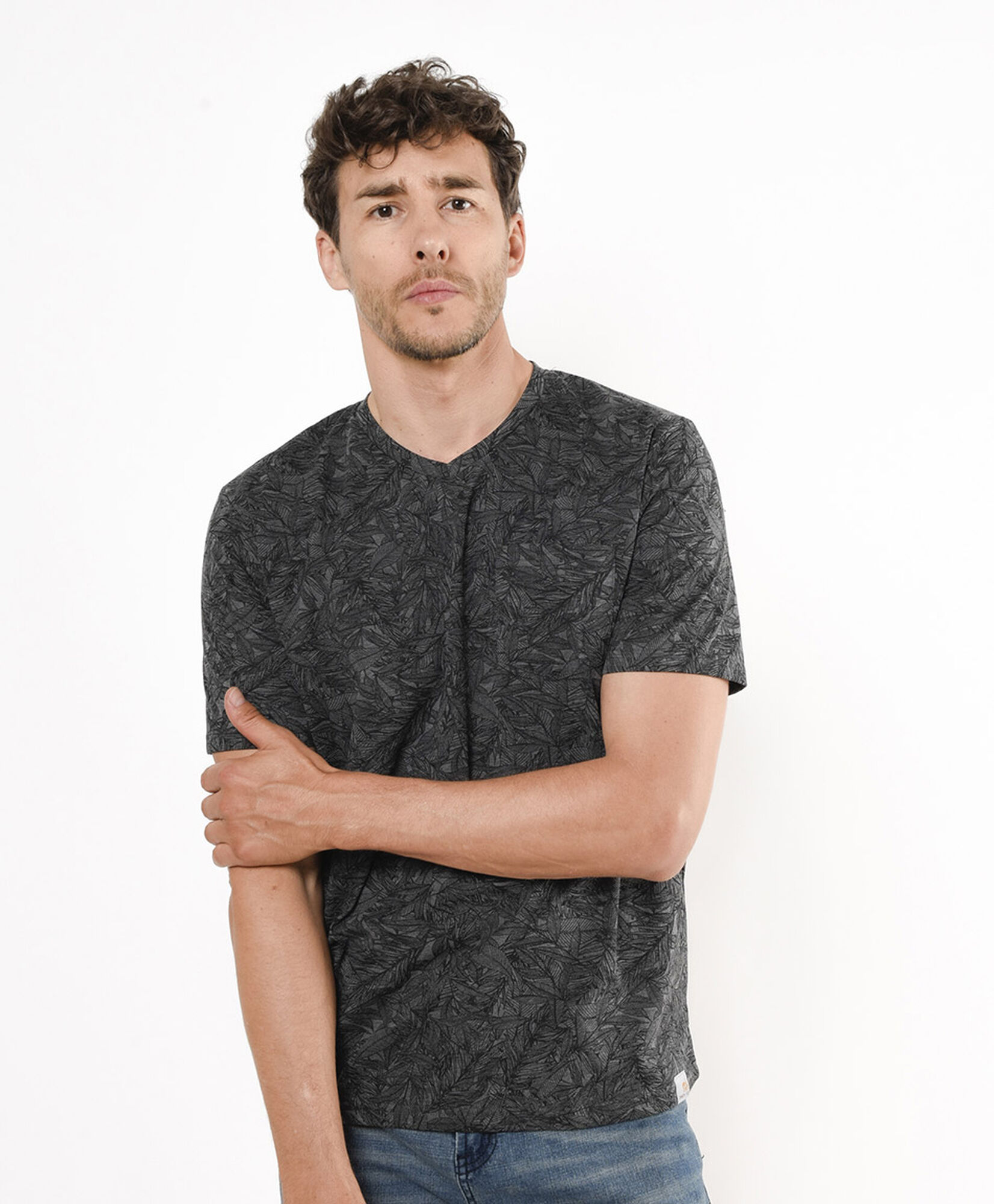 Polera hombre estampado hojas Polera hombre estampado hojas