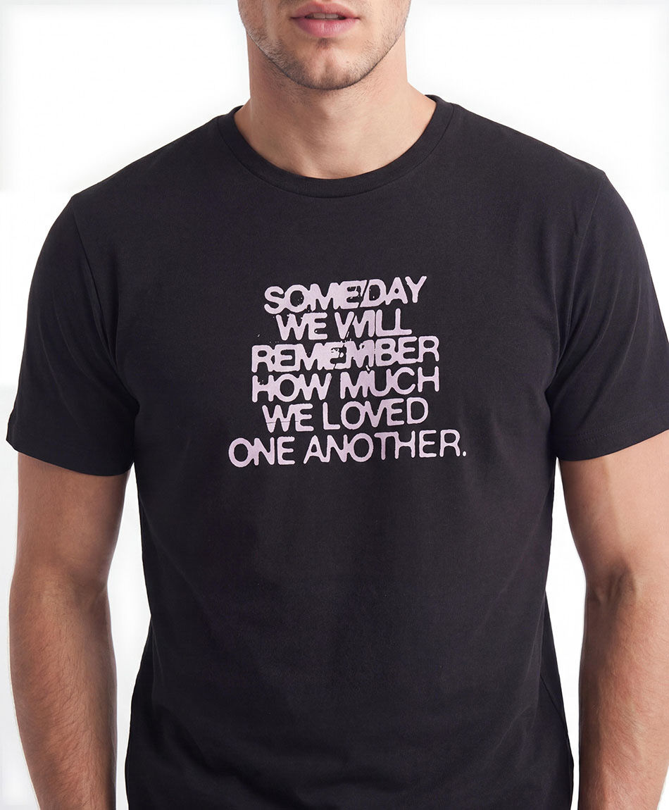 Polera hombre black estampado