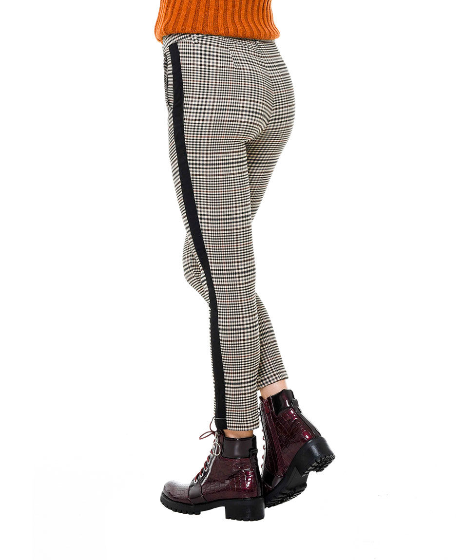 Pantalon escoces contraste