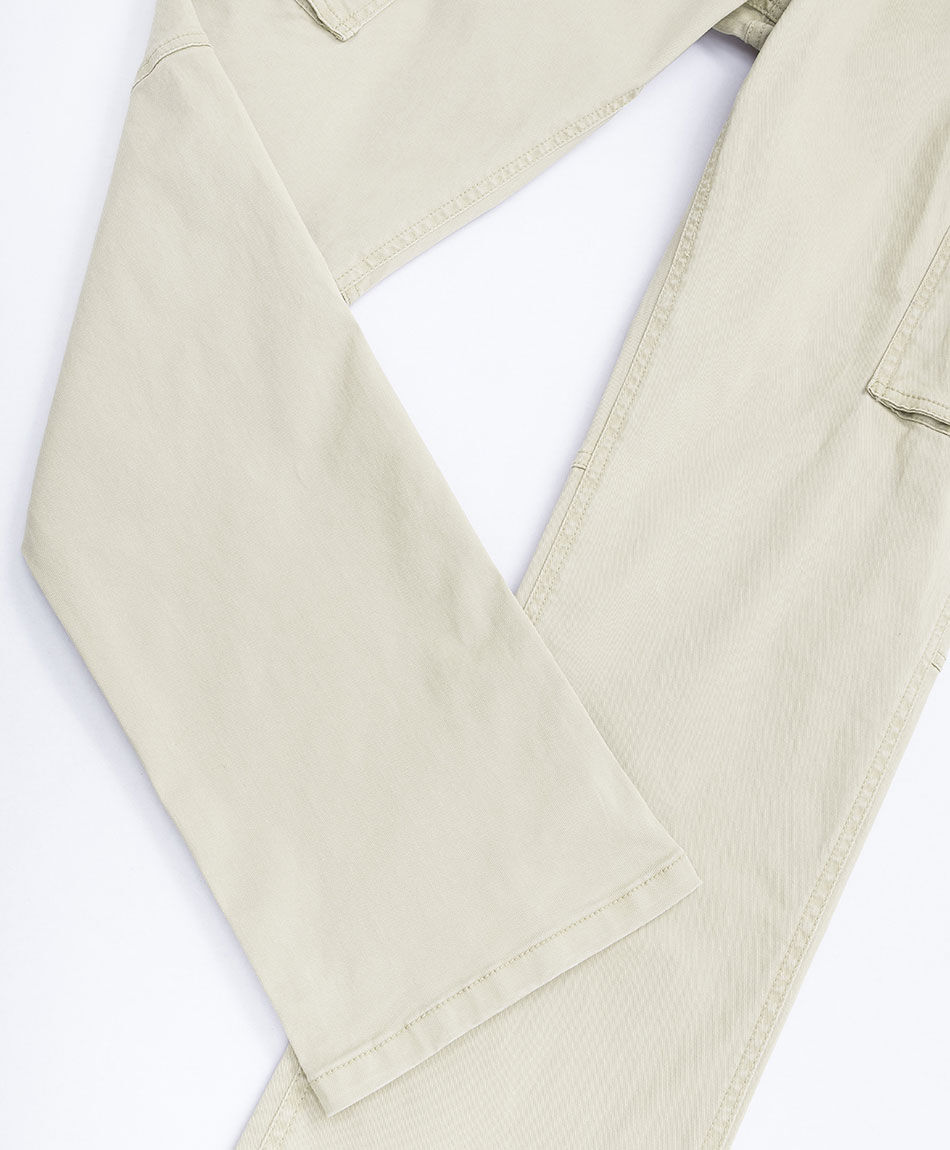 Pantal&oacute;n hombre liso cargo