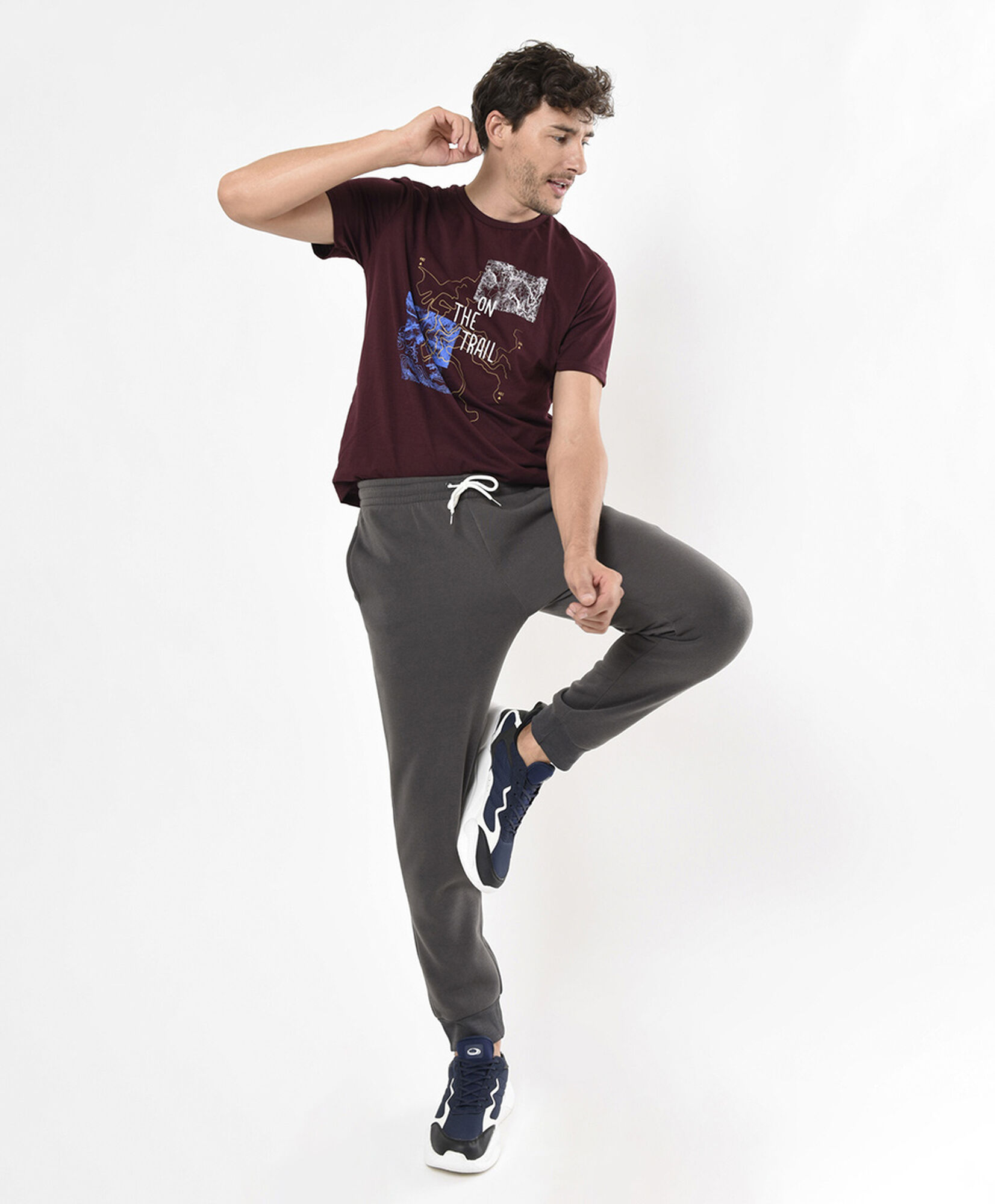Pantalón de buzo hombre básico slim fit Pantalón de buzo hombre básico slim fit