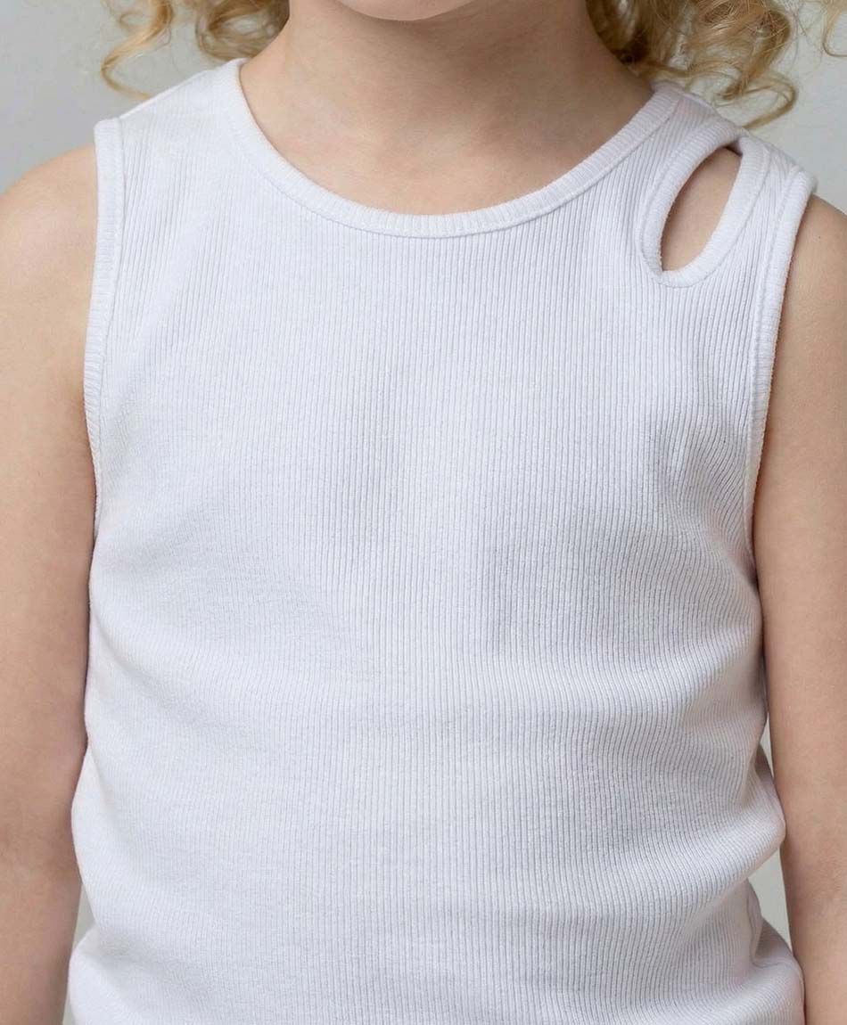 Polera ni&ntilde;a cut out blanca