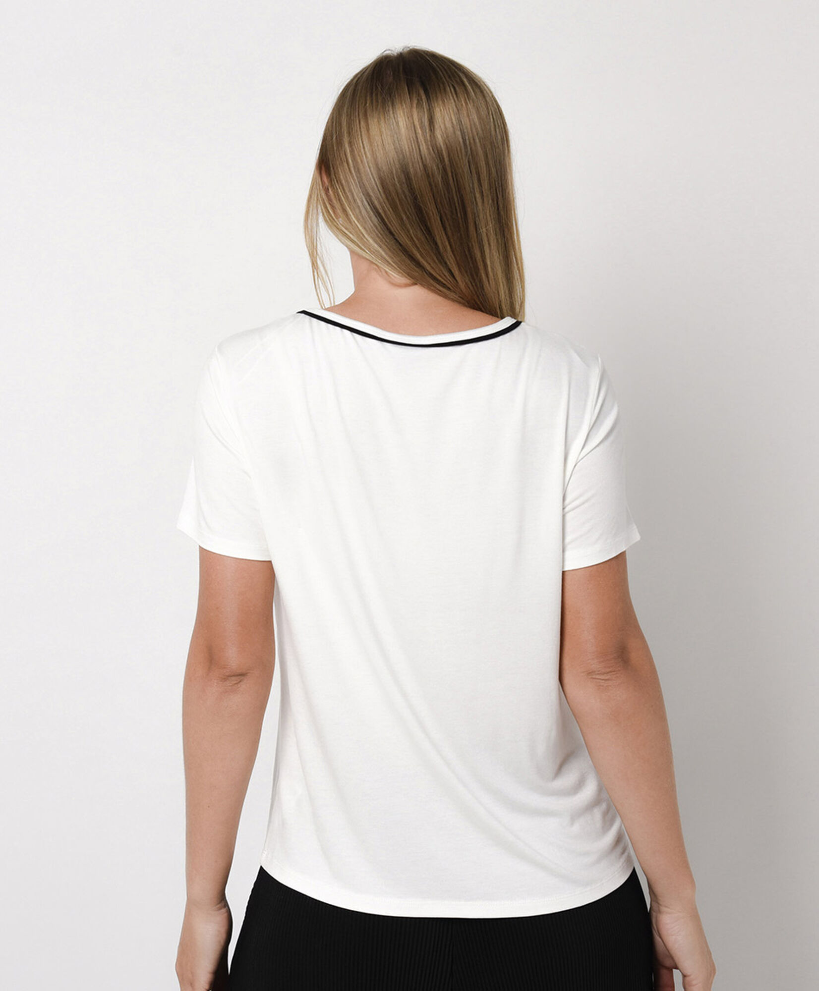 Polera mujer línea negra Polera mujer línea negra