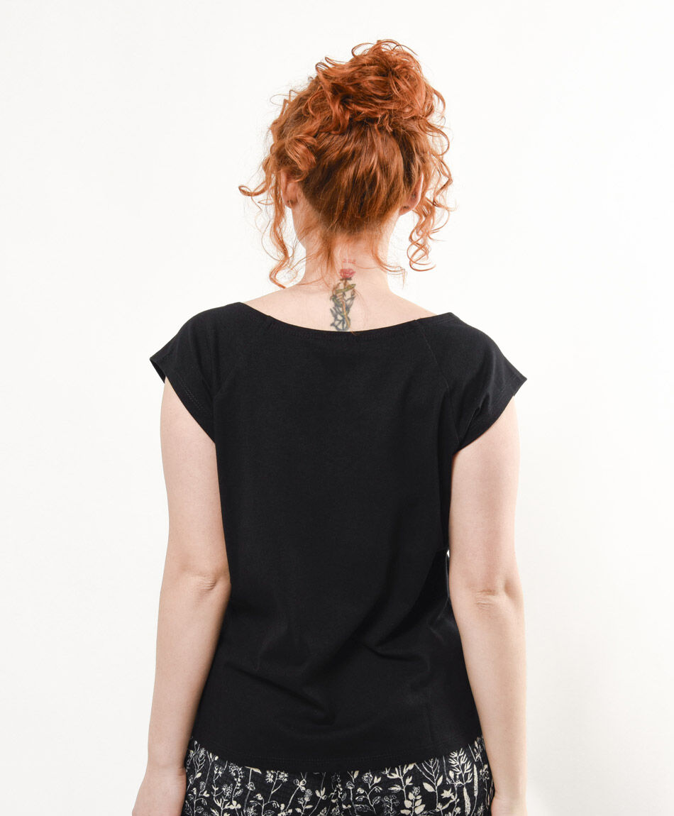 Polera mujer encaje frontal negro