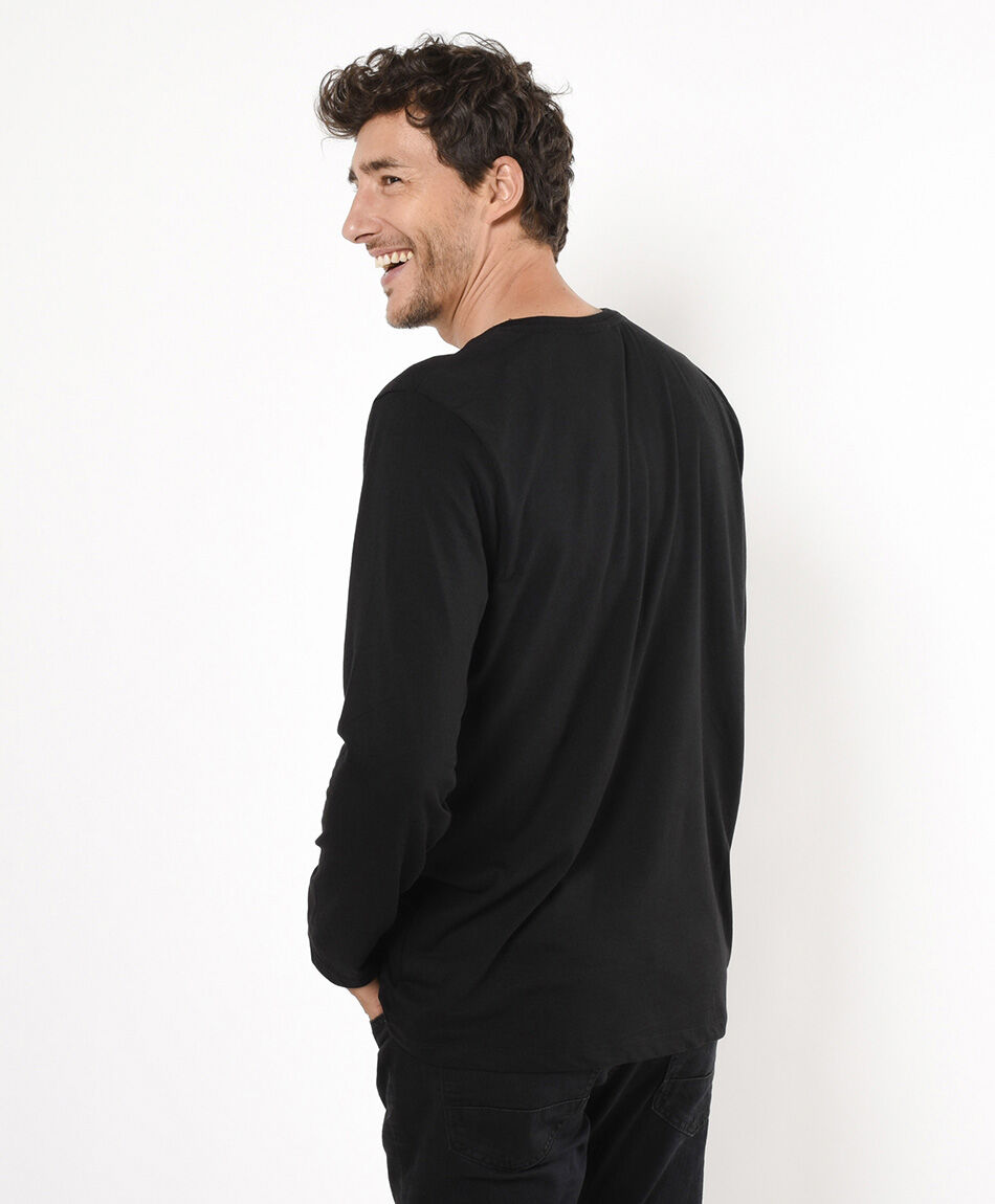 Polera hombre estampado zapatillas