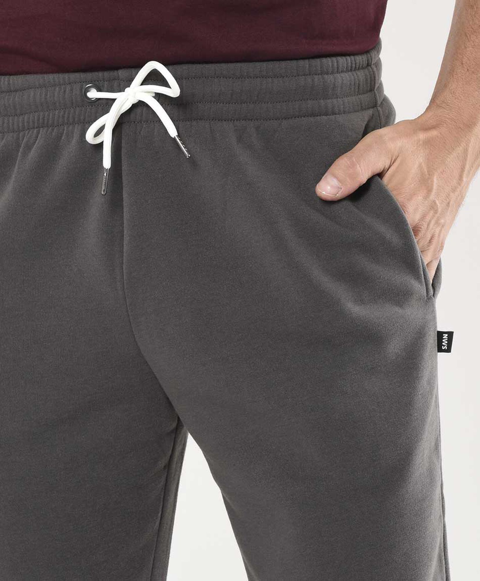 Pantalón de buzo hombre básico slim fit Pantalón de buzo hombre básico slim fit