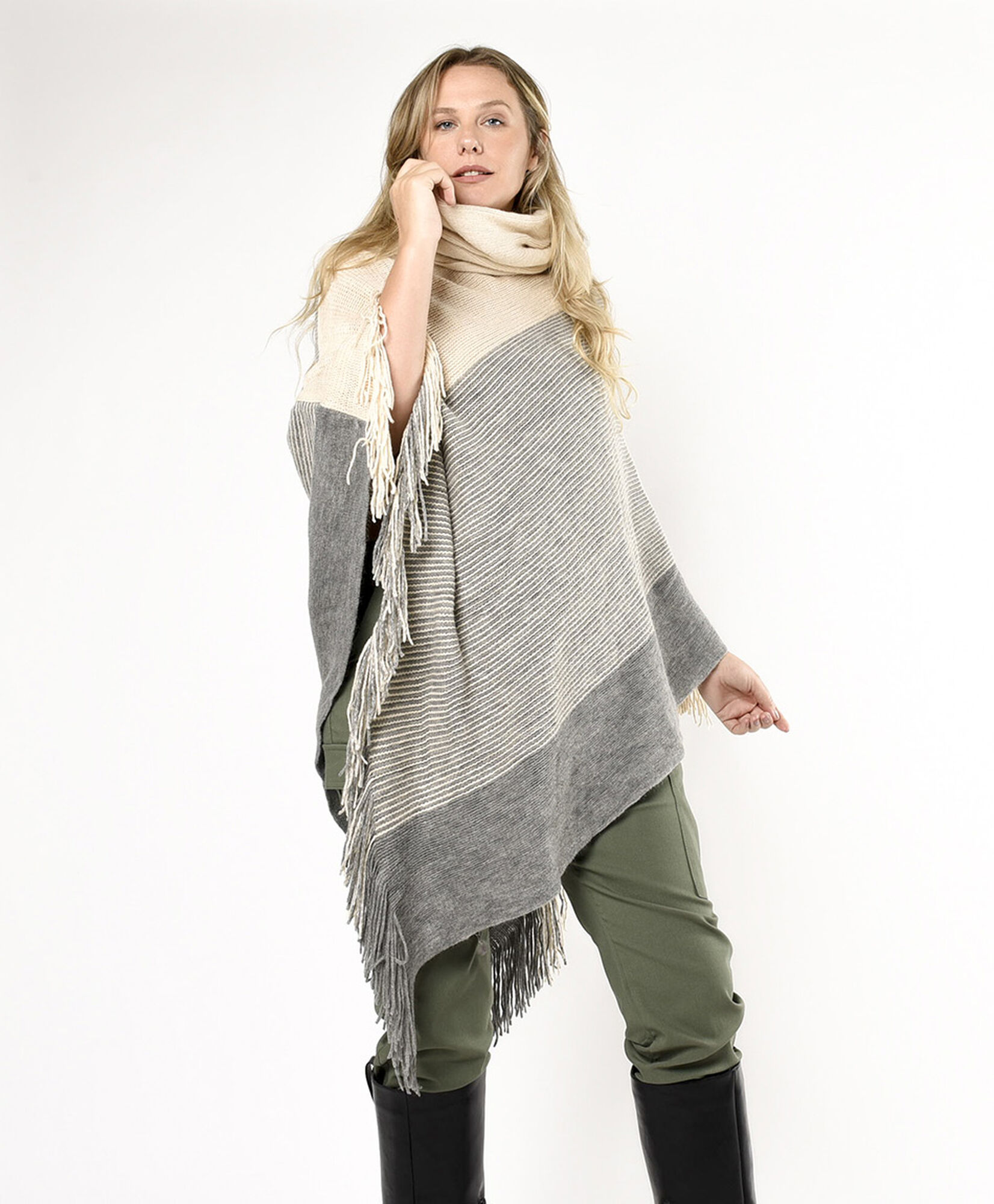 Poncho mujer líneas tricolor Poncho mujer líneas tricolor