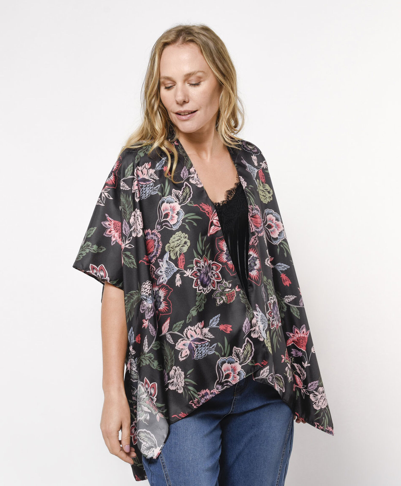 Pareo mujer floreado estilo satín Pareo mujer floreado estilo satín