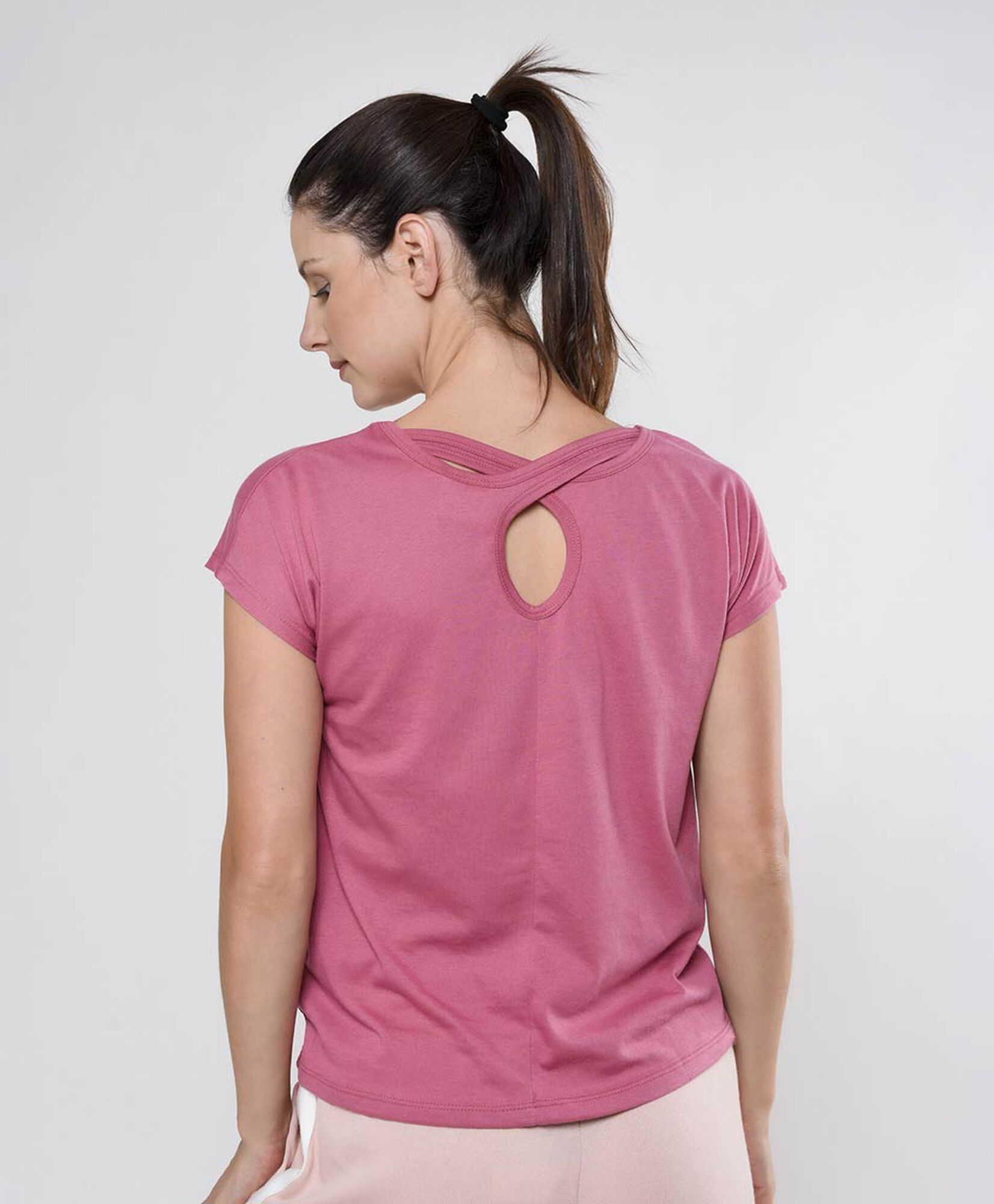 Polera deportiva mujer abertura espalda Polera deportiva mujer abertura espalda
