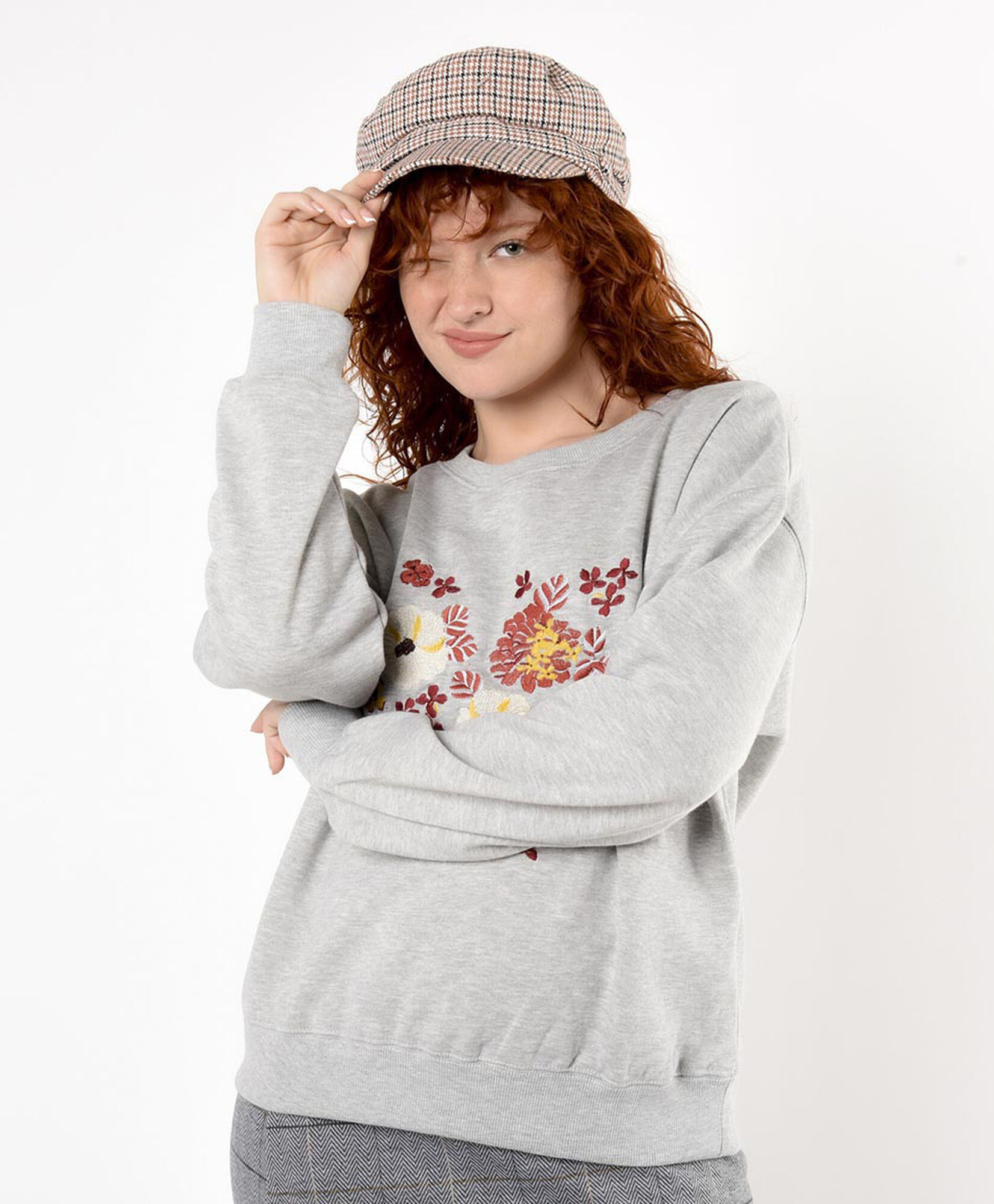 Polerón mujer flores bordadas Polerón mujer flores bordadas