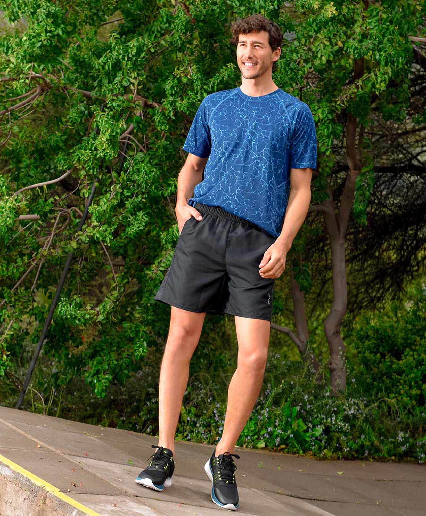 Short deportivo hombre liso negro Short deportivo hombre liso negro