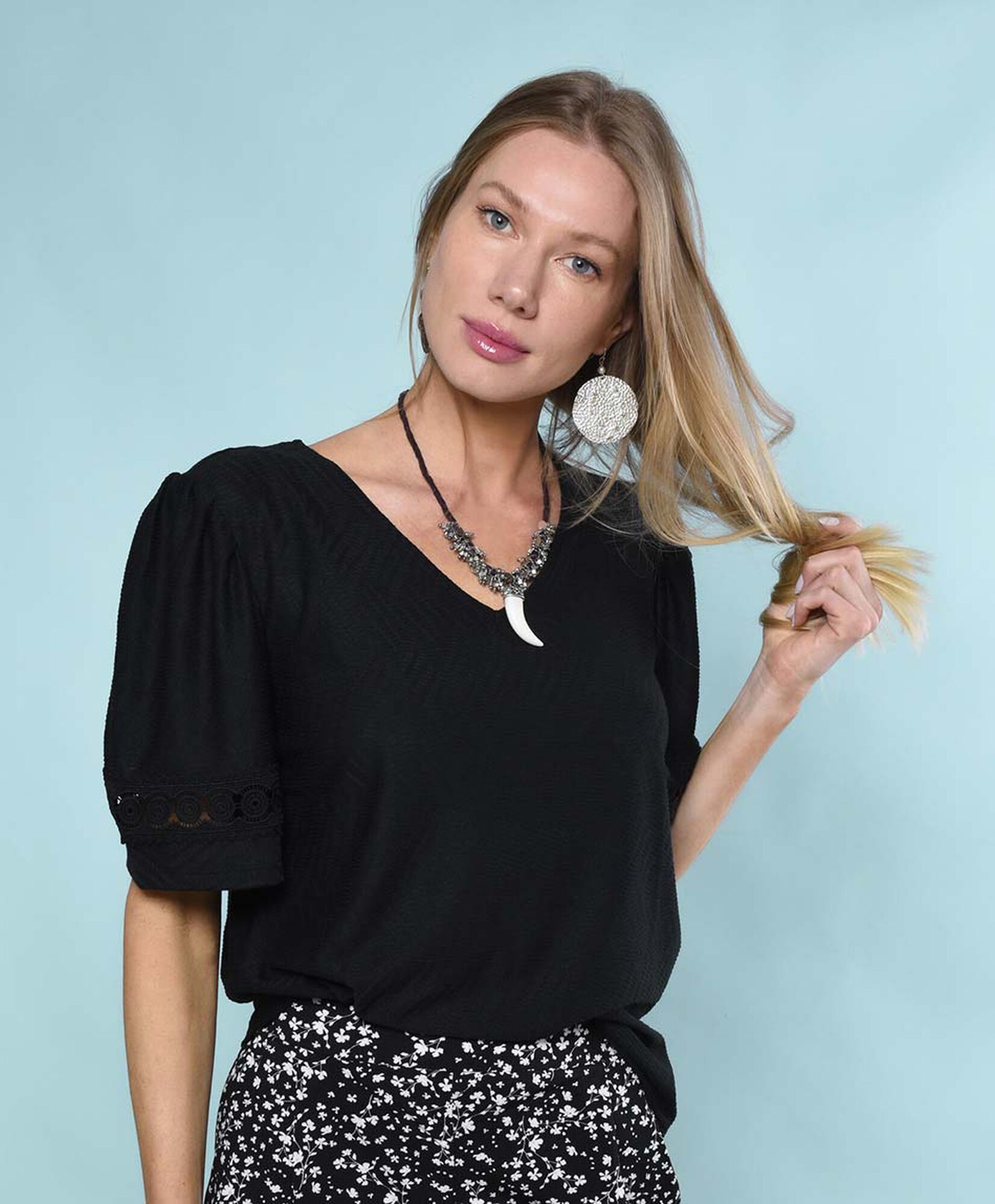 Polera oversize manga corta cuello en v Polera oversize manga corta cuello en v