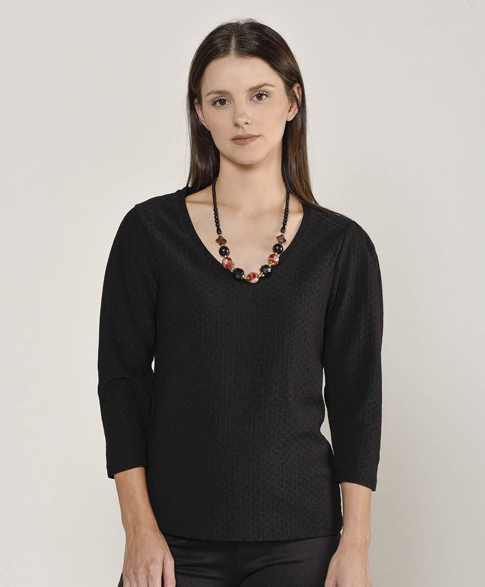 Polera mujer textura pinzas en hombros