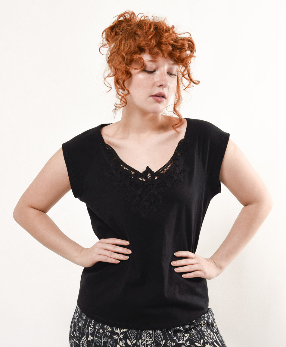 Polera mujer encaje frontal negro