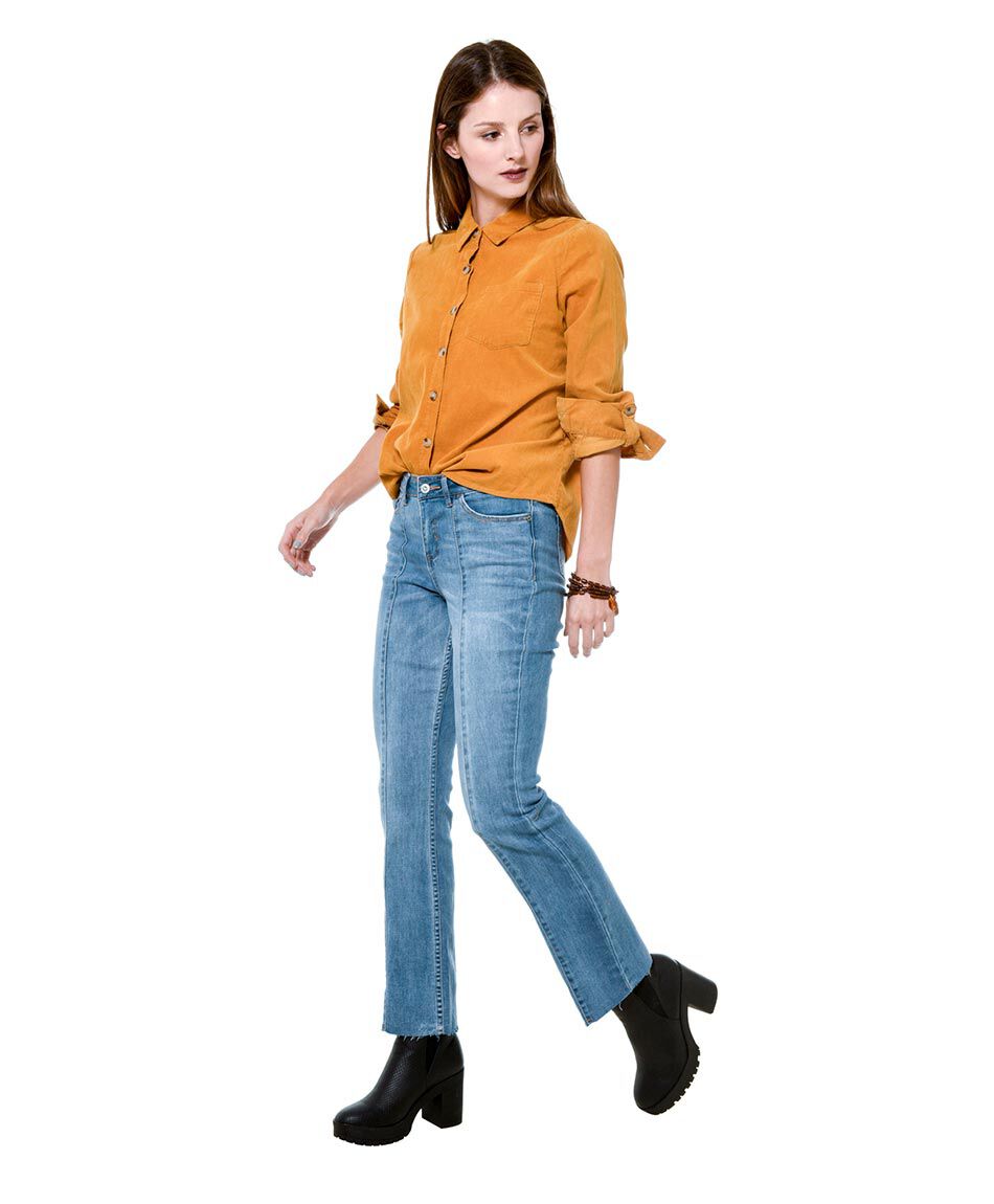 Jeans flare corte frontal