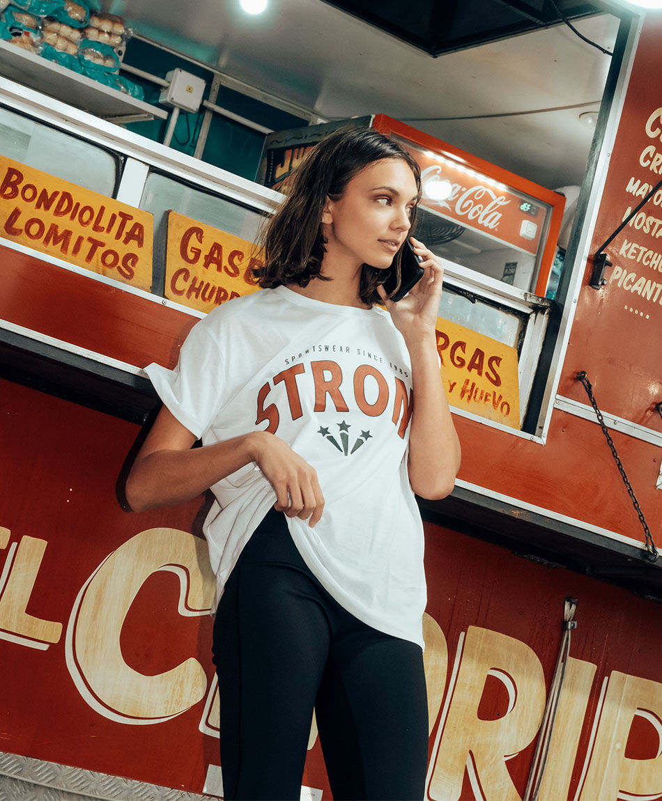 Polera deportiva mujer oversize strong