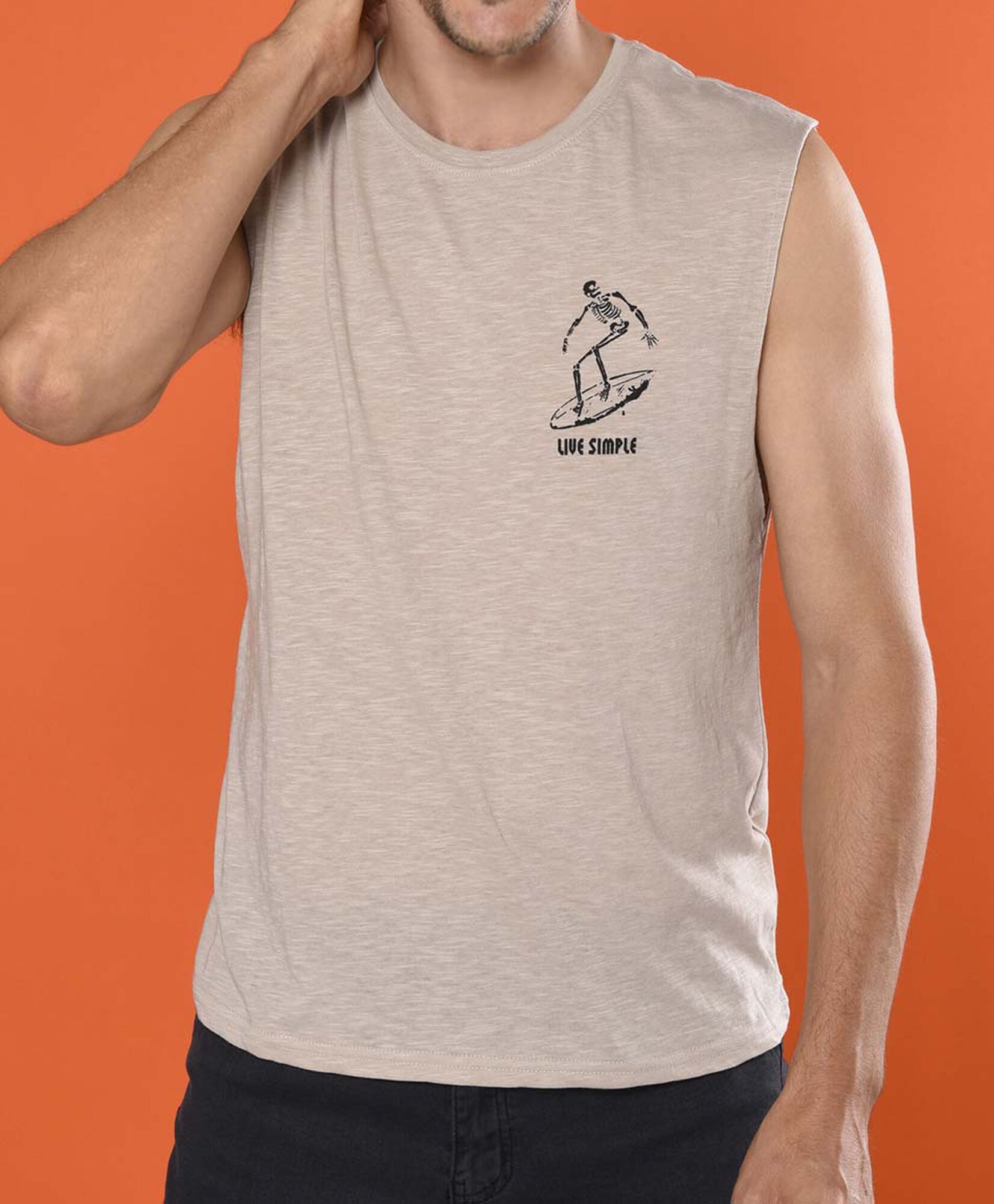 Polera sin mangas cuello redondo Polera sin mangas cuello redondo