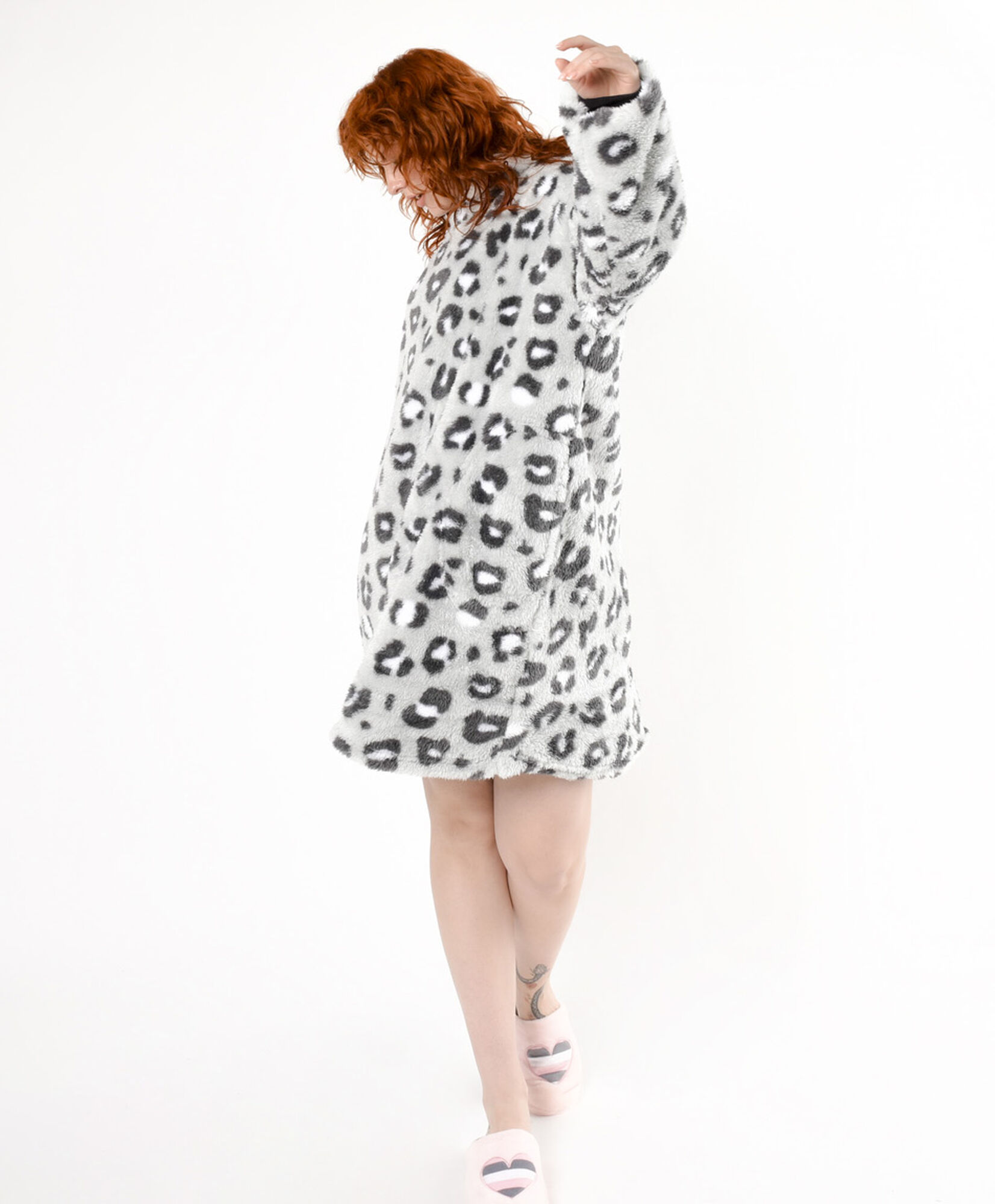 Polerón manta mujer animal print gris Polerón manta mujer animal print gris