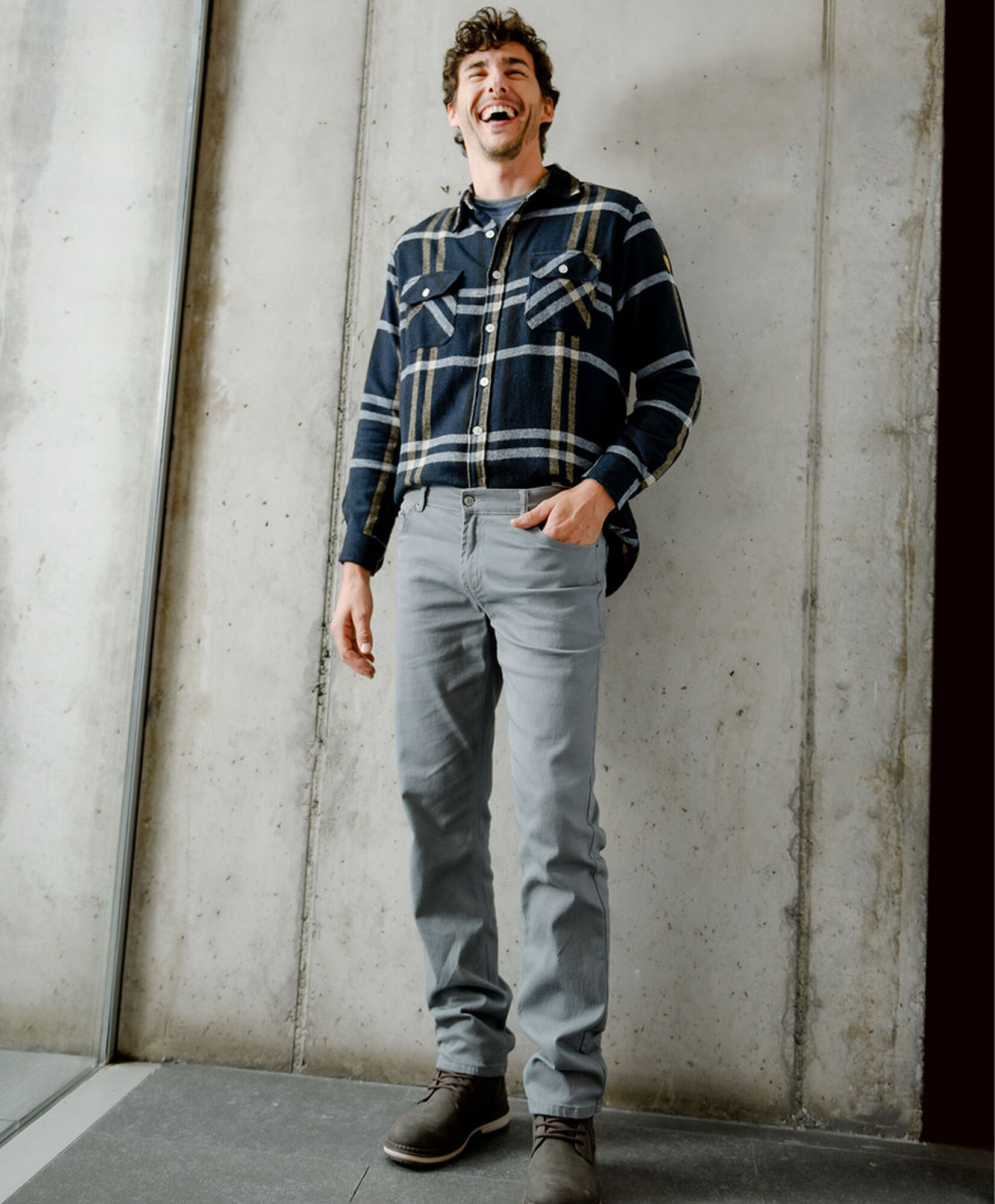 Jeans hombre liso colores neutros Jeans hombre liso colores neutros