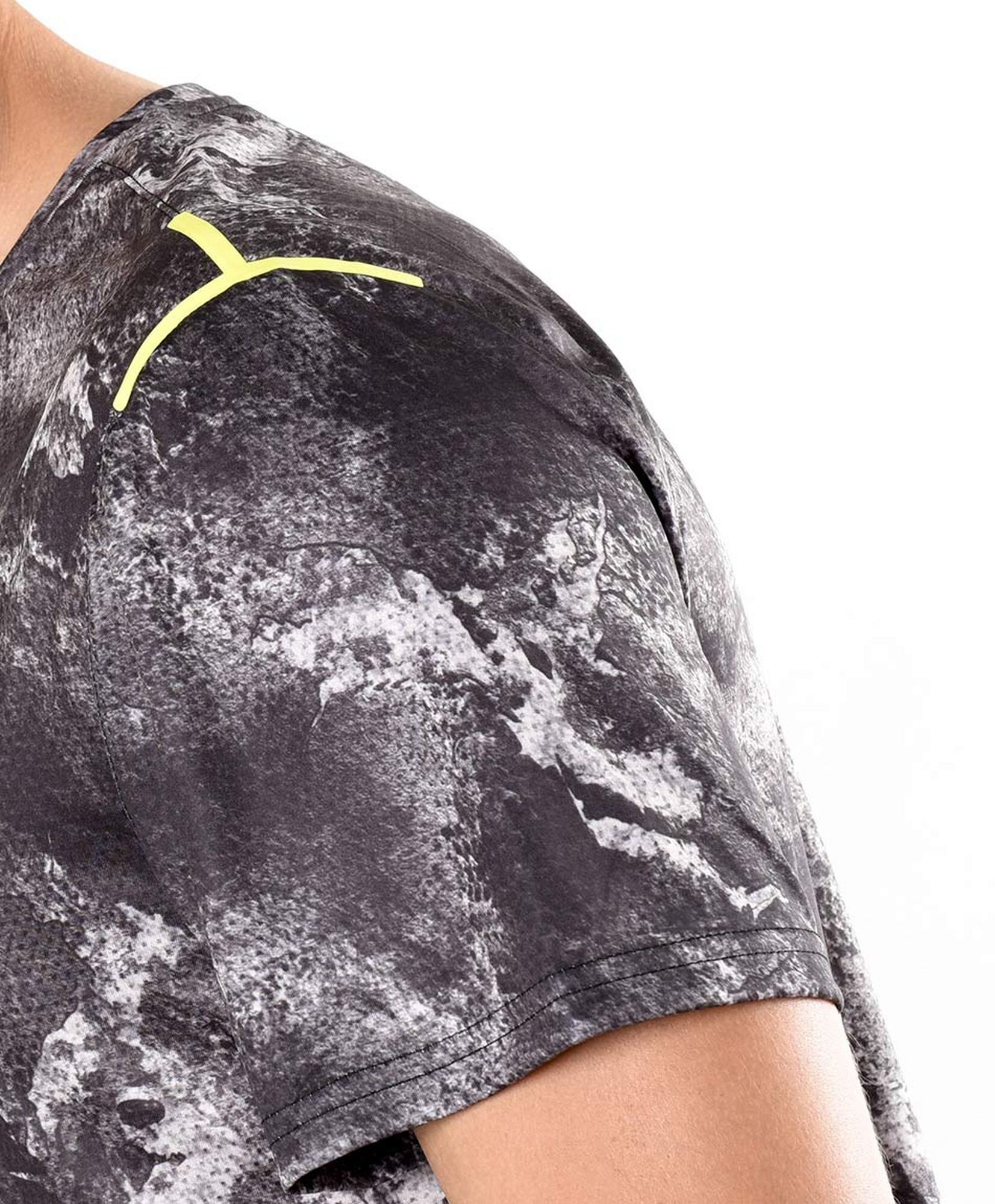 Polera deportiva hombre línea amarilla Polera deportiva hombre línea amarilla