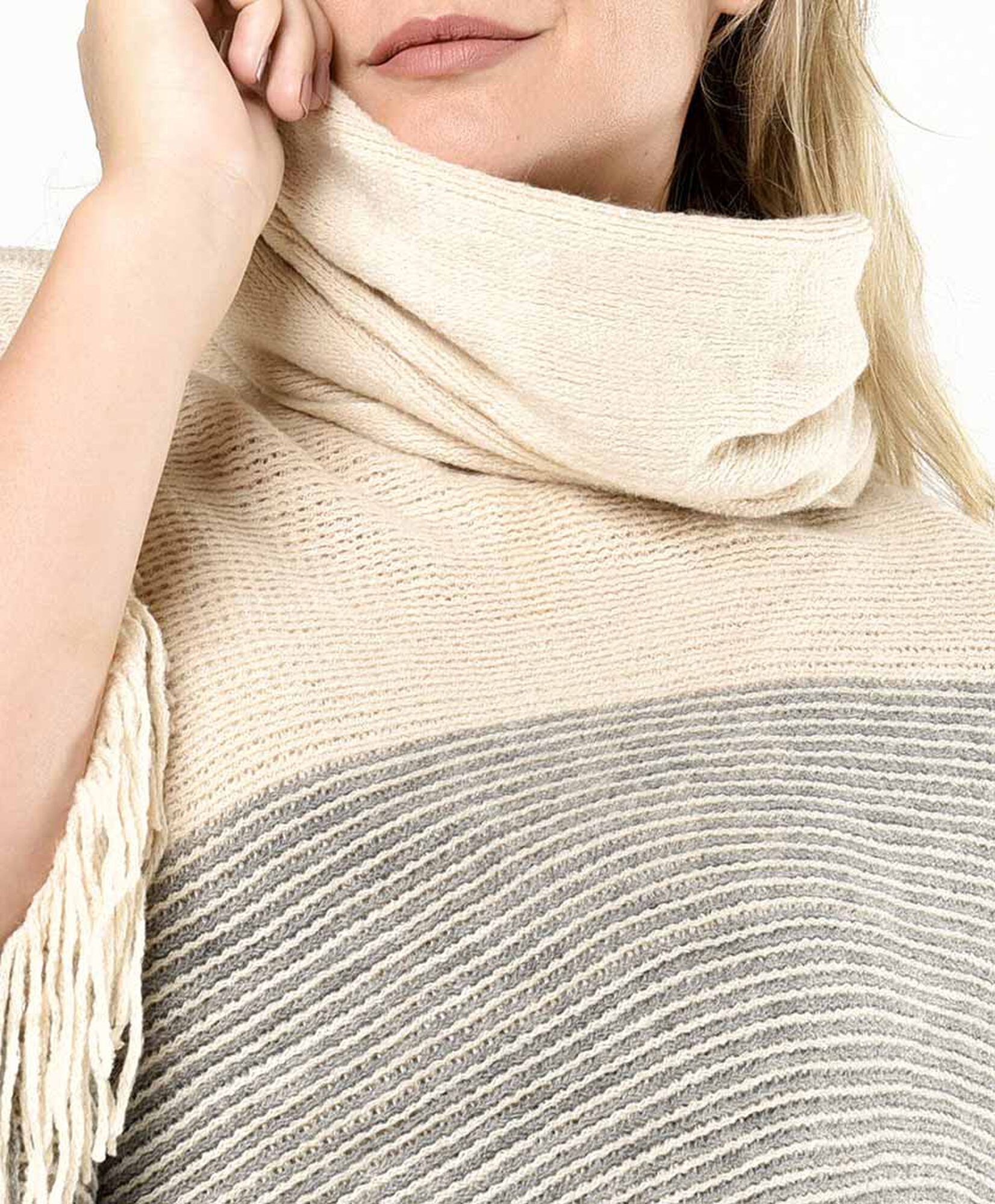 Poncho mujer líneas tricolor Poncho mujer líneas tricolor