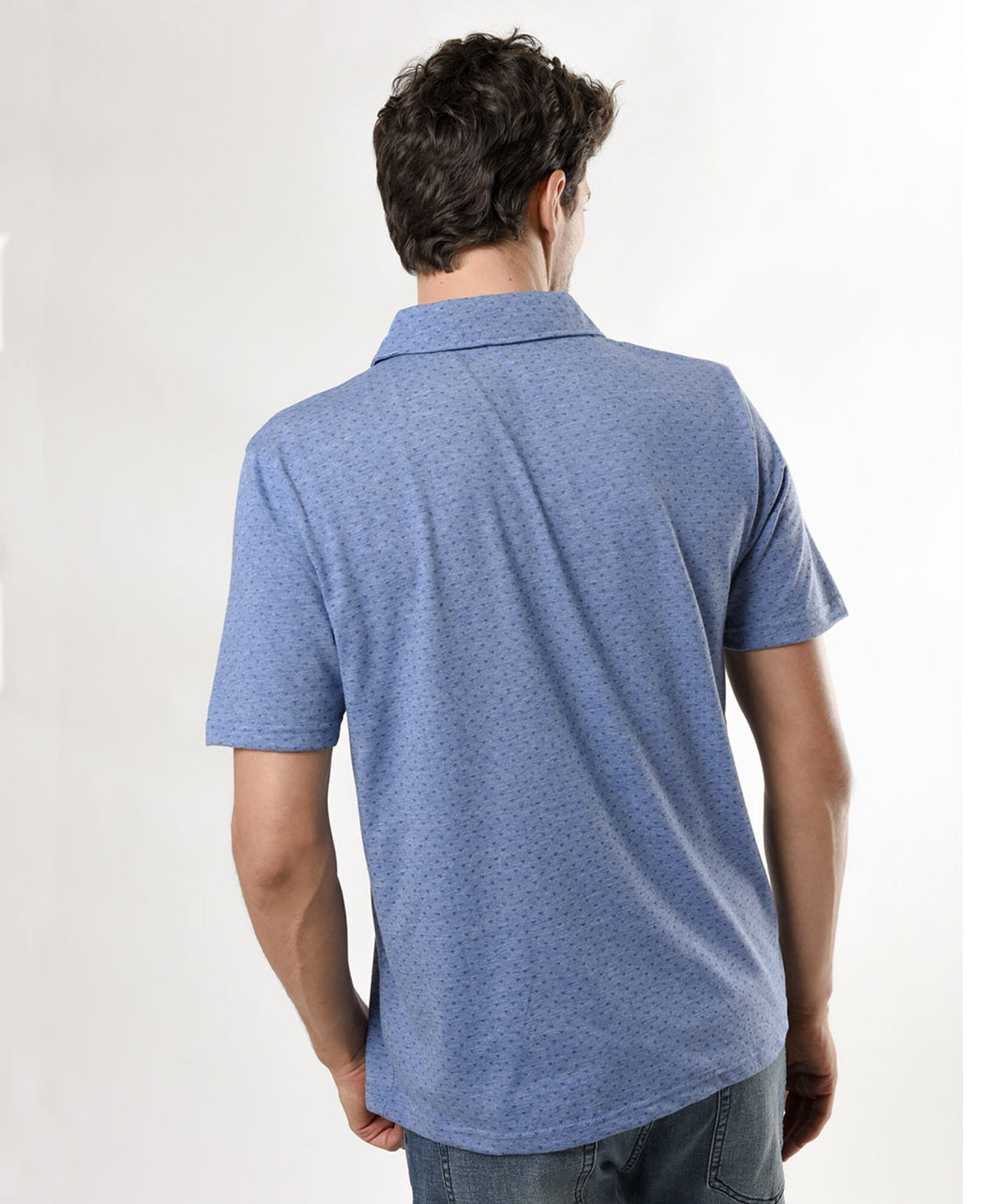 Polera hombre print triángulos cuello piqué Polera hombre print triángulos cuello piqué