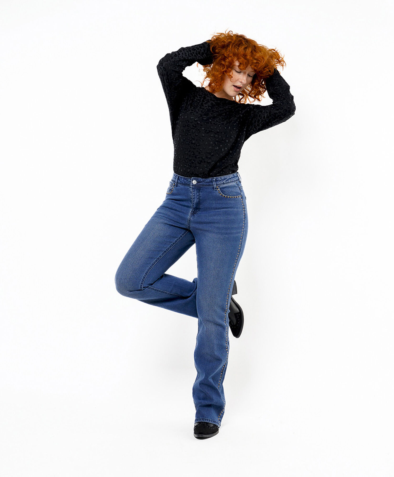 Jeans mujer tachas flare Jeans mujer tachas flare