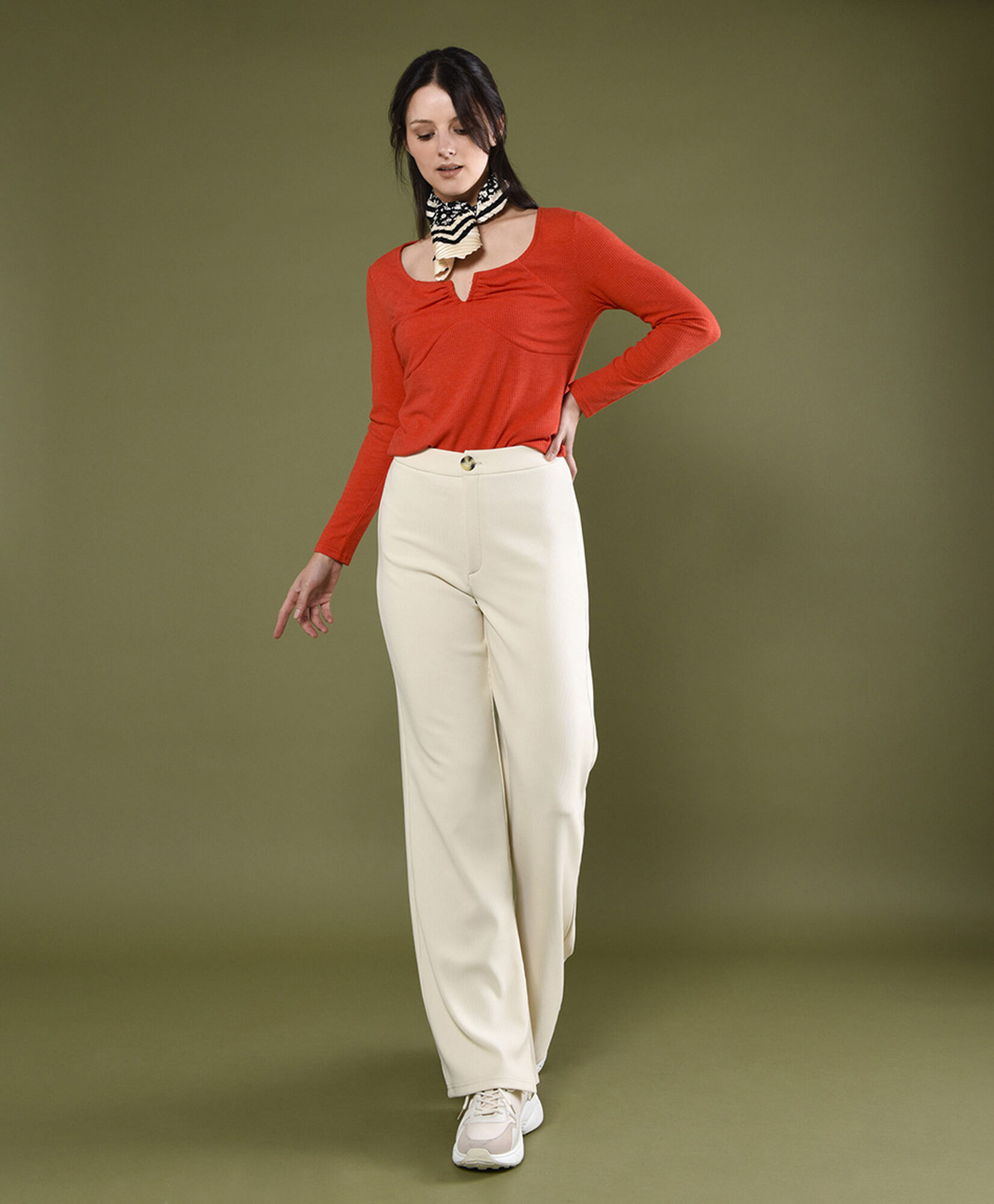 Pantalón mujer flare acanalado Pantalón mujer flare acanalado