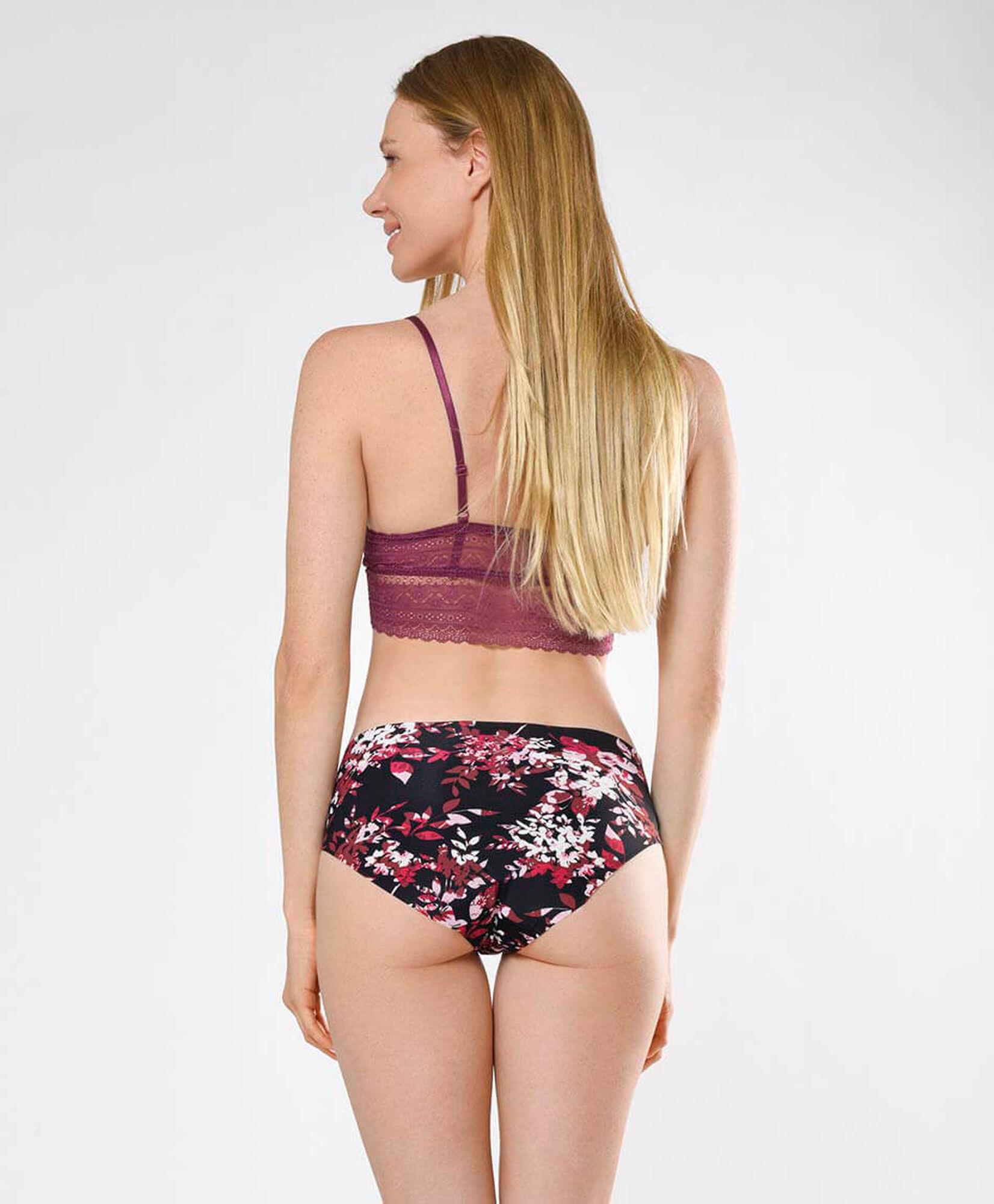 Pantaleta mujer floreada negra 1 pieza Pantaleta mujer floreada negra 1 pieza