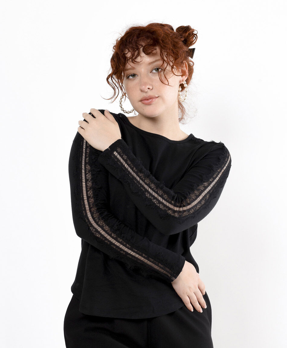 Polera mujer encaje en mangas