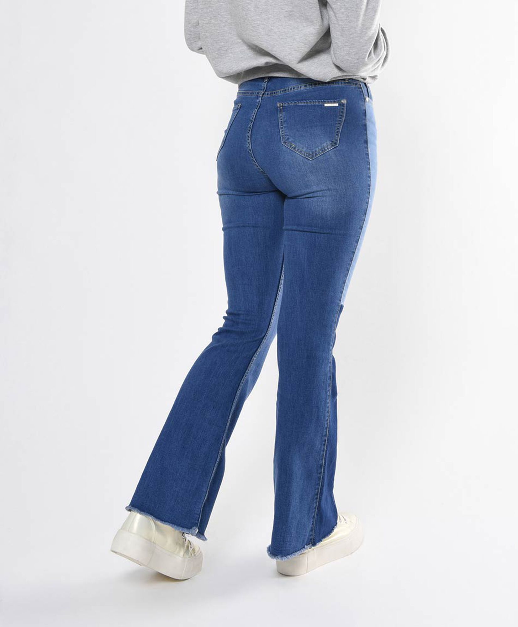 Jeans mujer parches frontales flare Jeans mujer parches frontales flare