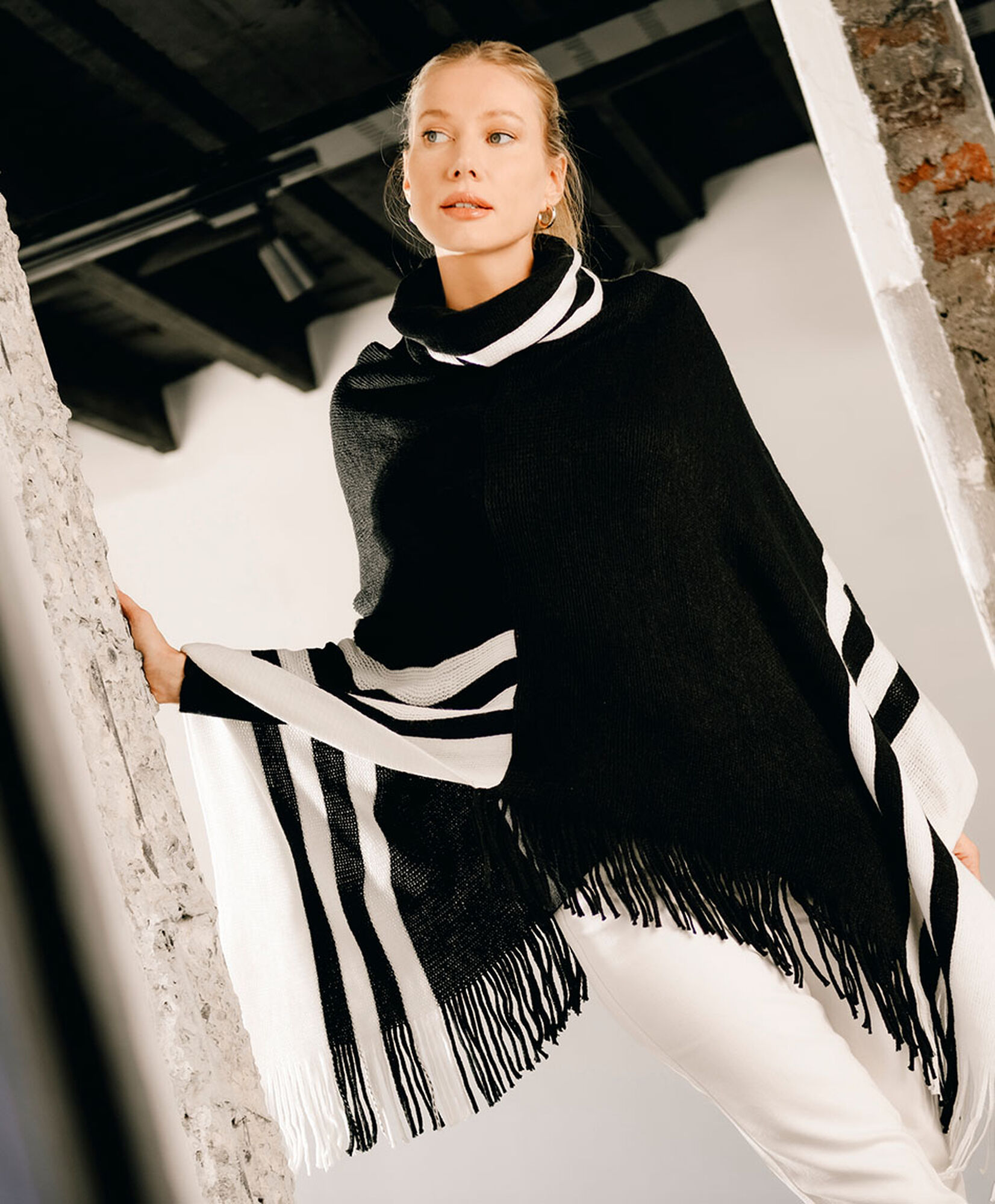 Poncho mujer bicolor cuello alto Poncho mujer bicolor cuello alto
