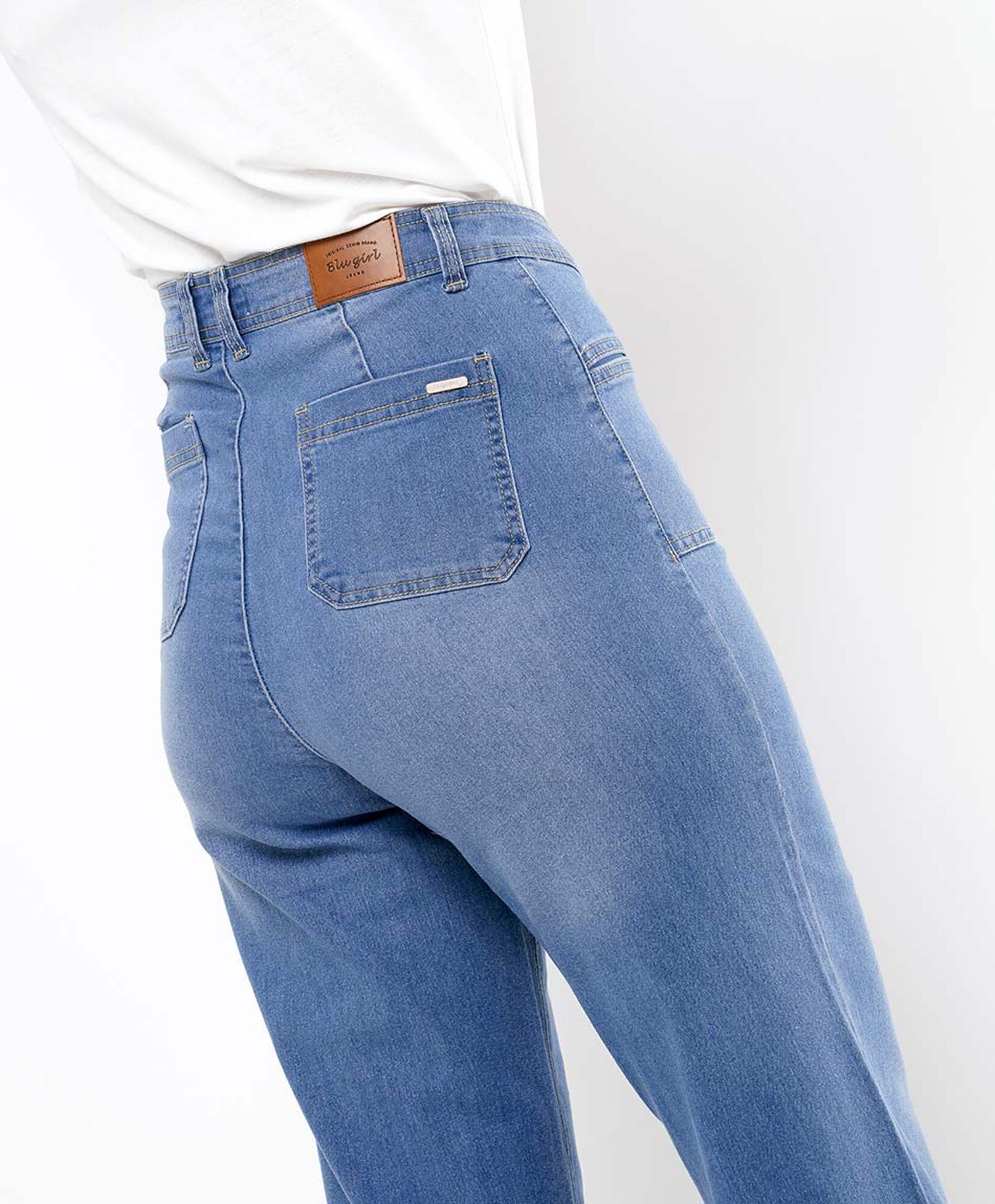 Jeans mujer con bolsillos parche wide Jeans mujer con bolsillos parche wide