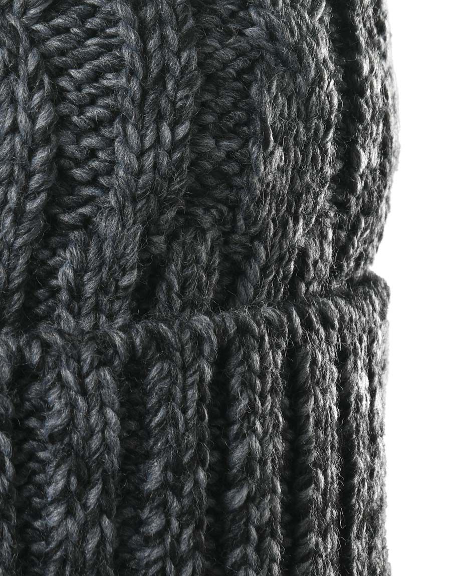 Gorro hombre trenzado pomp&oacute;n